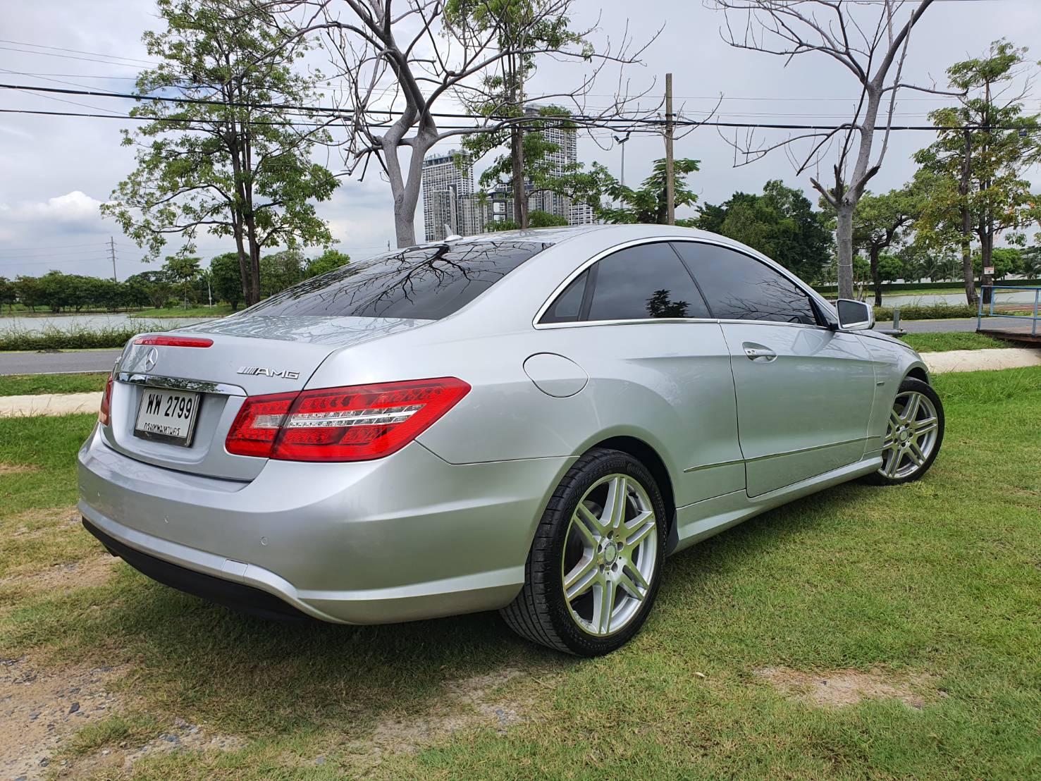 Benz E250 Coupe AMG (W207) ปี 2011 สีบรอนซ์เงิน (รูปที่ 5)