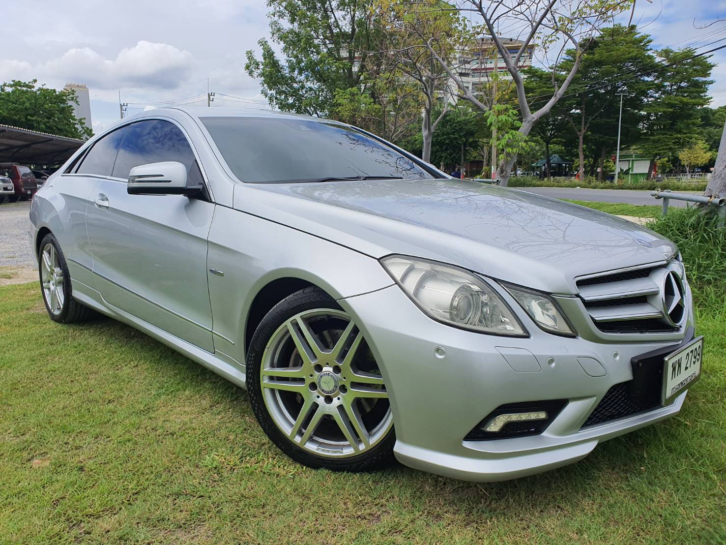 Benz E250 Coupe AMG (W207) ปี 2011 สีบรอนซ์เงิน (รูปที่ 2)