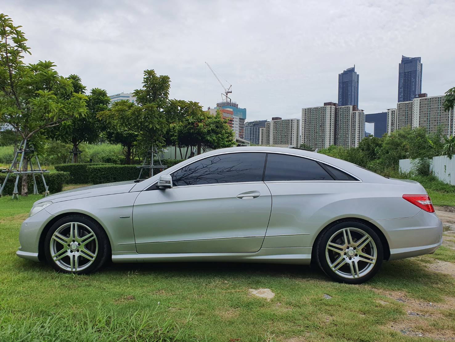 Benz E250 Coupe AMG (W207) ปี 2011 สีบรอนซ์เงิน (รูปที่ 4)