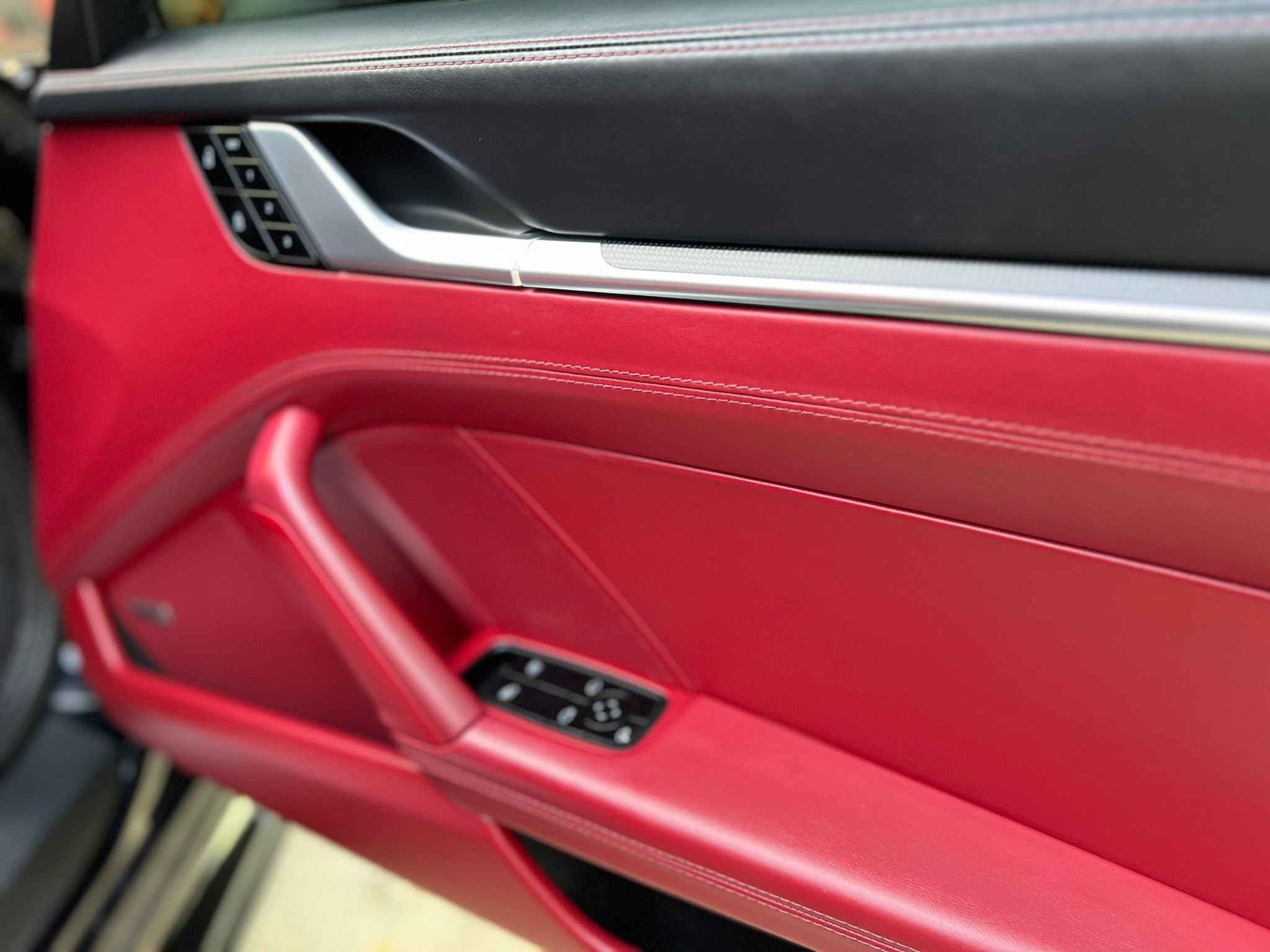 2020 Porsche 911 992 สีดำ (รูปที่ 10)