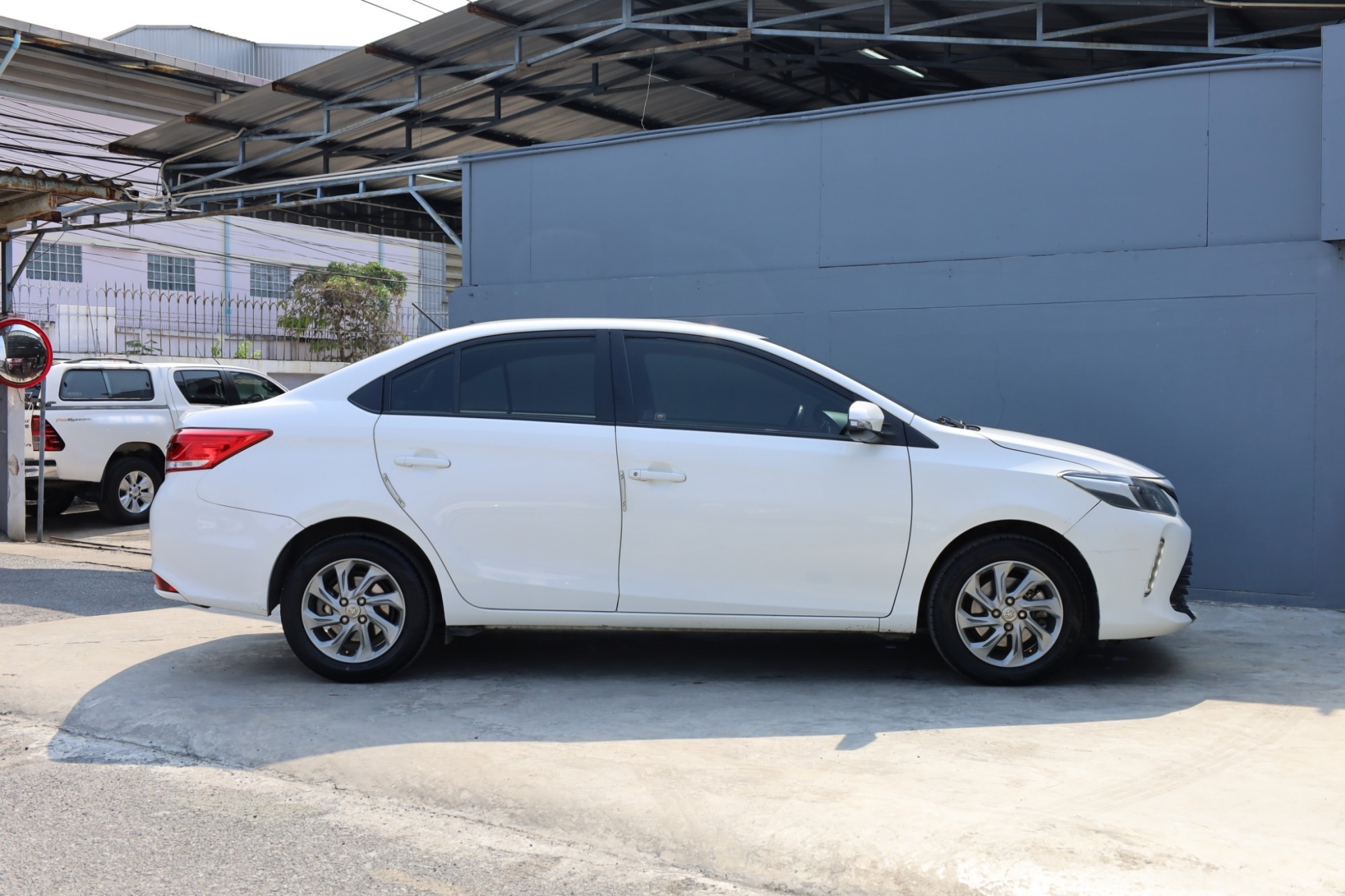 2019 TOYOTA VIOS 1.5 MID auto ไมล์ 107,000 กม. ฟรีดาวน์ ผ่อน 7400/84 งวด