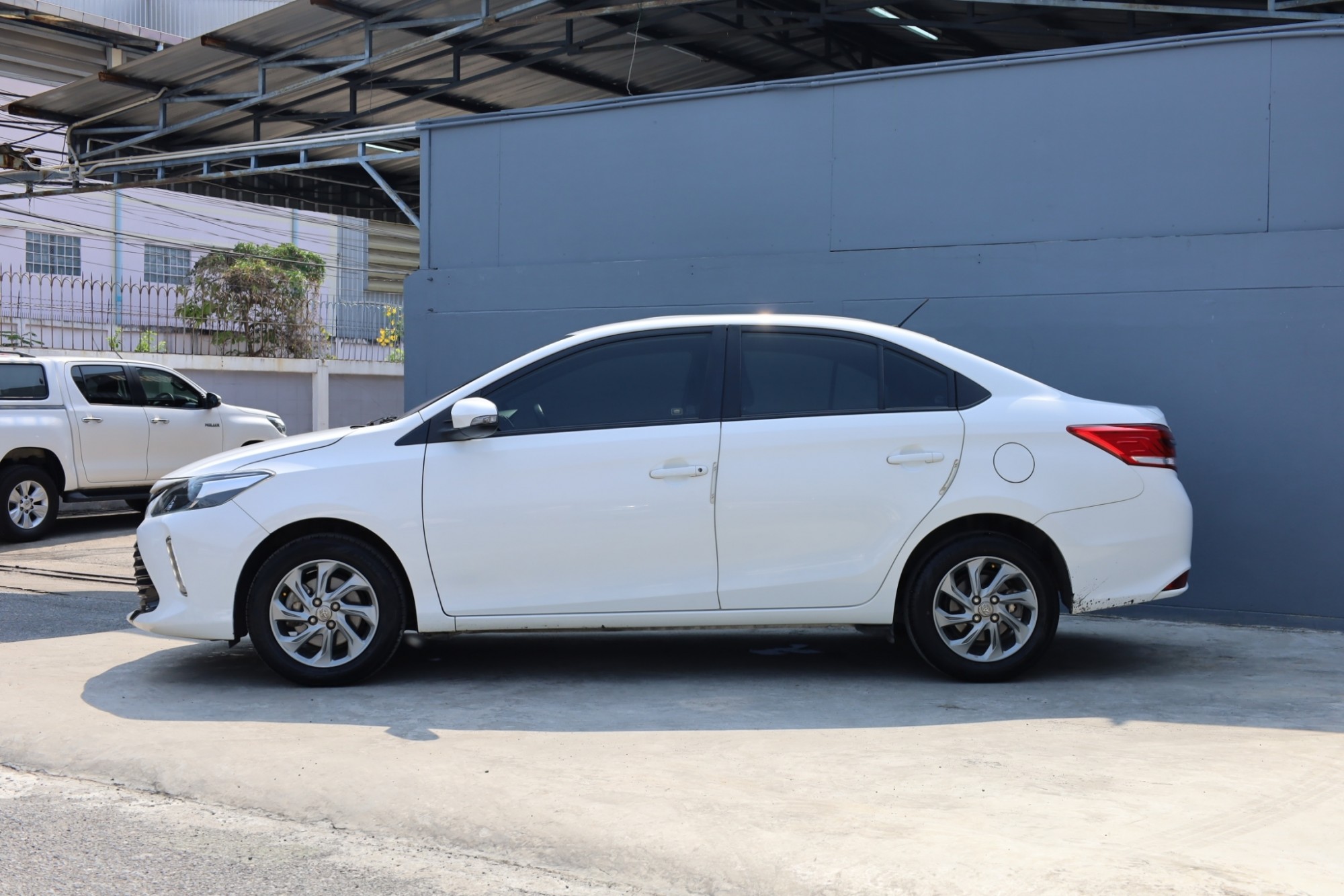 2019 TOYOTA VIOS 1.5 MID auto ไมล์ 107,000 กม. ฟรีดาวน์ ผ่อน 7400/84 งวด