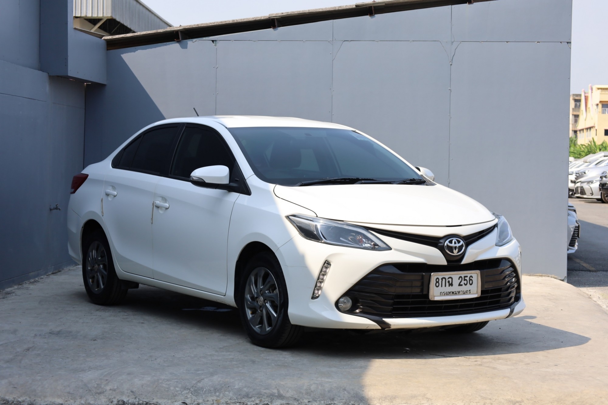 2019 TOYOTA VIOS 1.5 MID auto ไมล์ 107,000 กม. ฟรีดาวน์ ผ่อน 7400/84 งวด