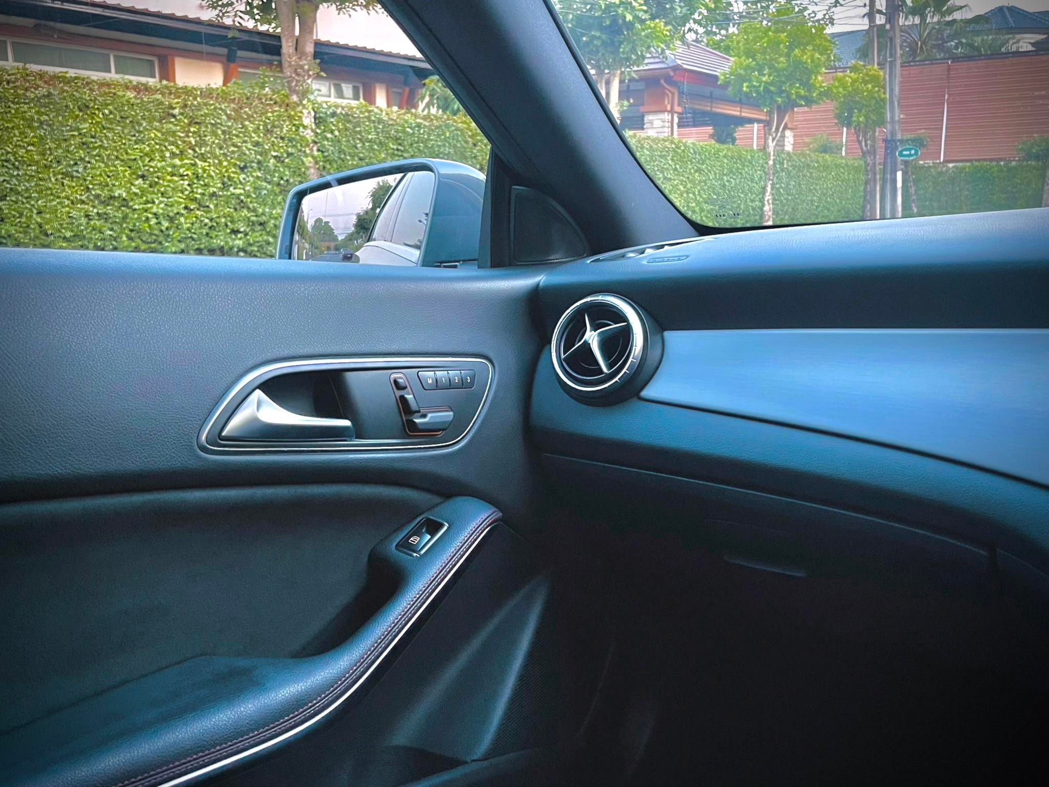 Mercedes Benz CLA250 AMG Dynamic มือเดียวใหม่ แบบ โคตรใหม่ ของจริงคะ (รูปที่ 25)