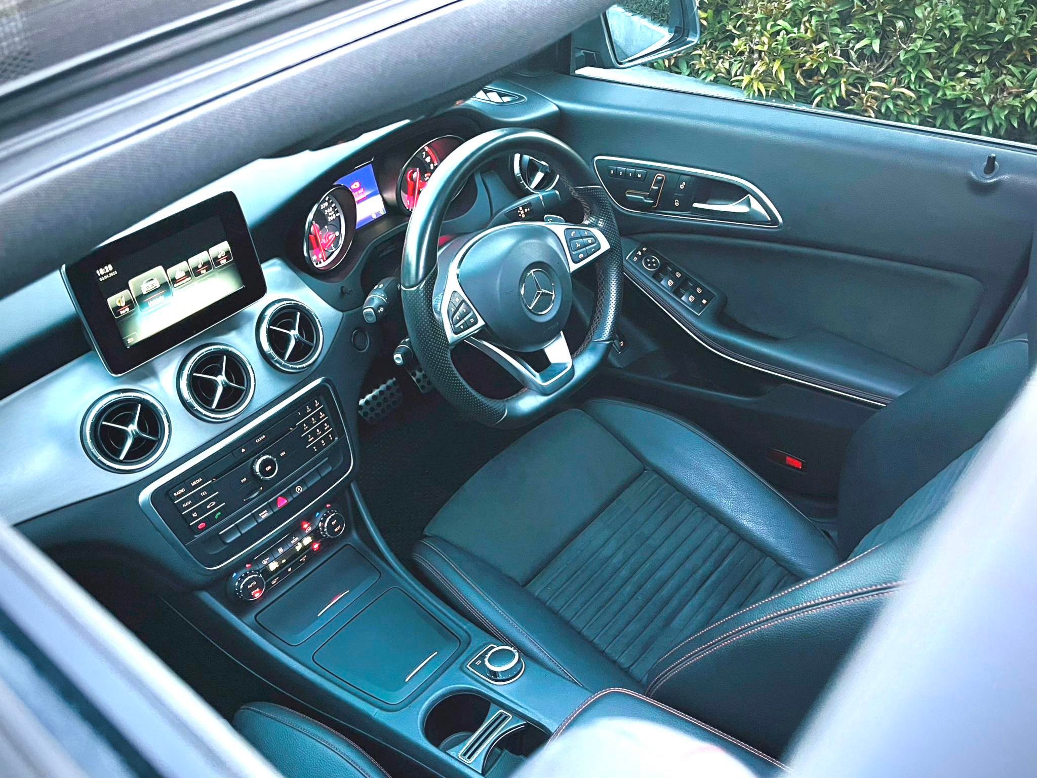 Mercedes Benz CLA250 AMG Dynamic มือเดียวใหม่ แบบ โคตรใหม่ ของจริงคะ (รูปที่ 20)