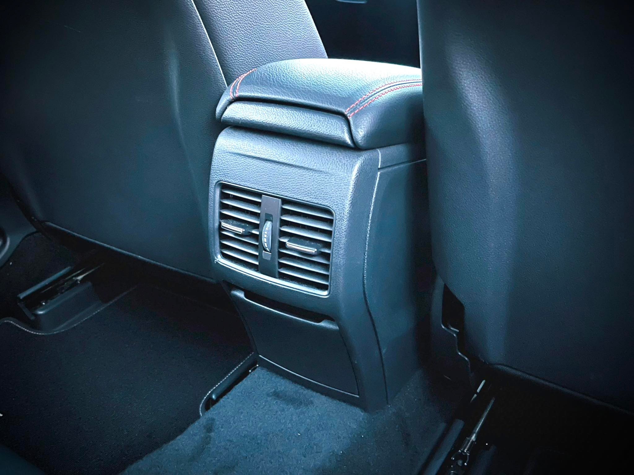 Mercedes Benz CLA250 AMG Dynamic มือเดียวใหม่ แบบ โคตรใหม่ ของจริงคะ (รูปที่ 21)