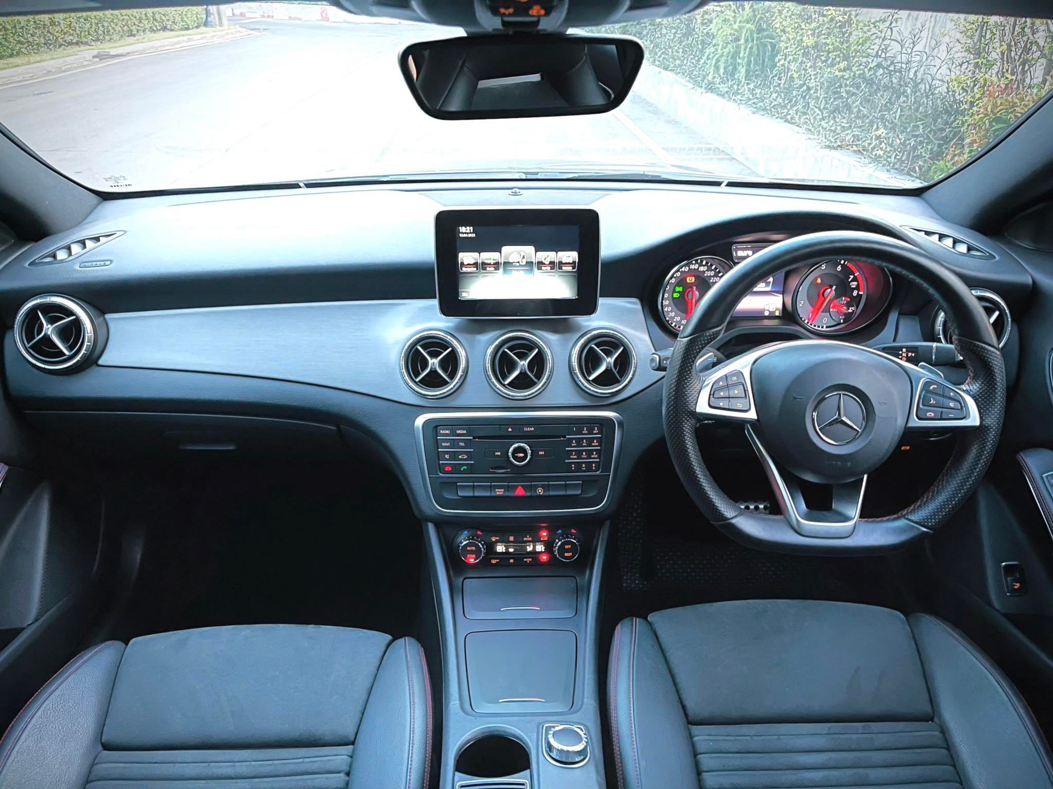 Mercedes Benz CLA250 AMG Dynamic มือเดียวใหม่ แบบ โคตรใหม่ ของจริงคะ (รูปที่ 14)