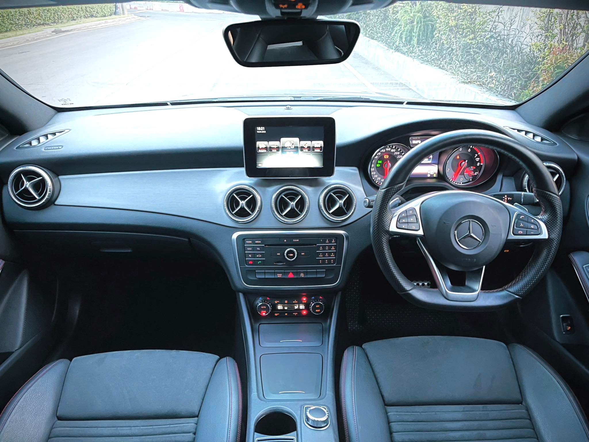 Mercedes Benz CLA250 AMG Dynamic มือเดียวใหม่ แบบ โคตรใหม่ ของจริงคะ