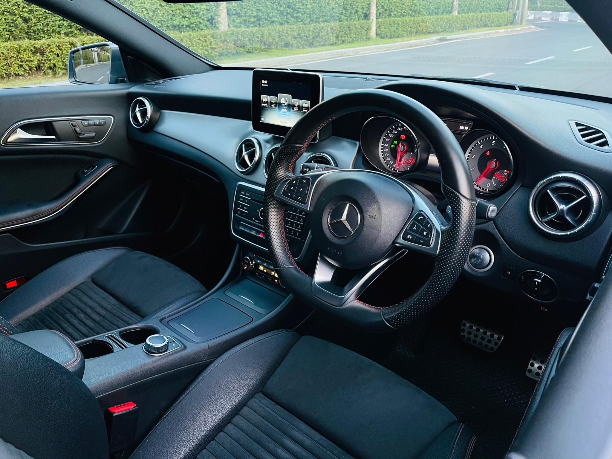 Mercedes Benz CLA250 AMG Dynamic มือเดียวใหม่ แบบ โคตรใหม่ ของจริงคะ (รูปที่ 23)