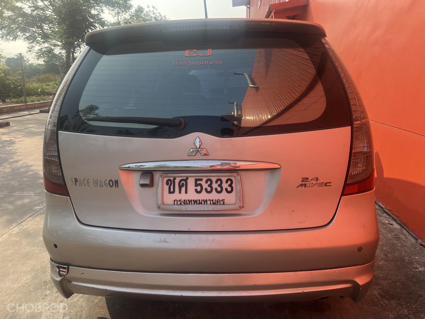 2005 Mitsubishi Space Wagon สีเทา