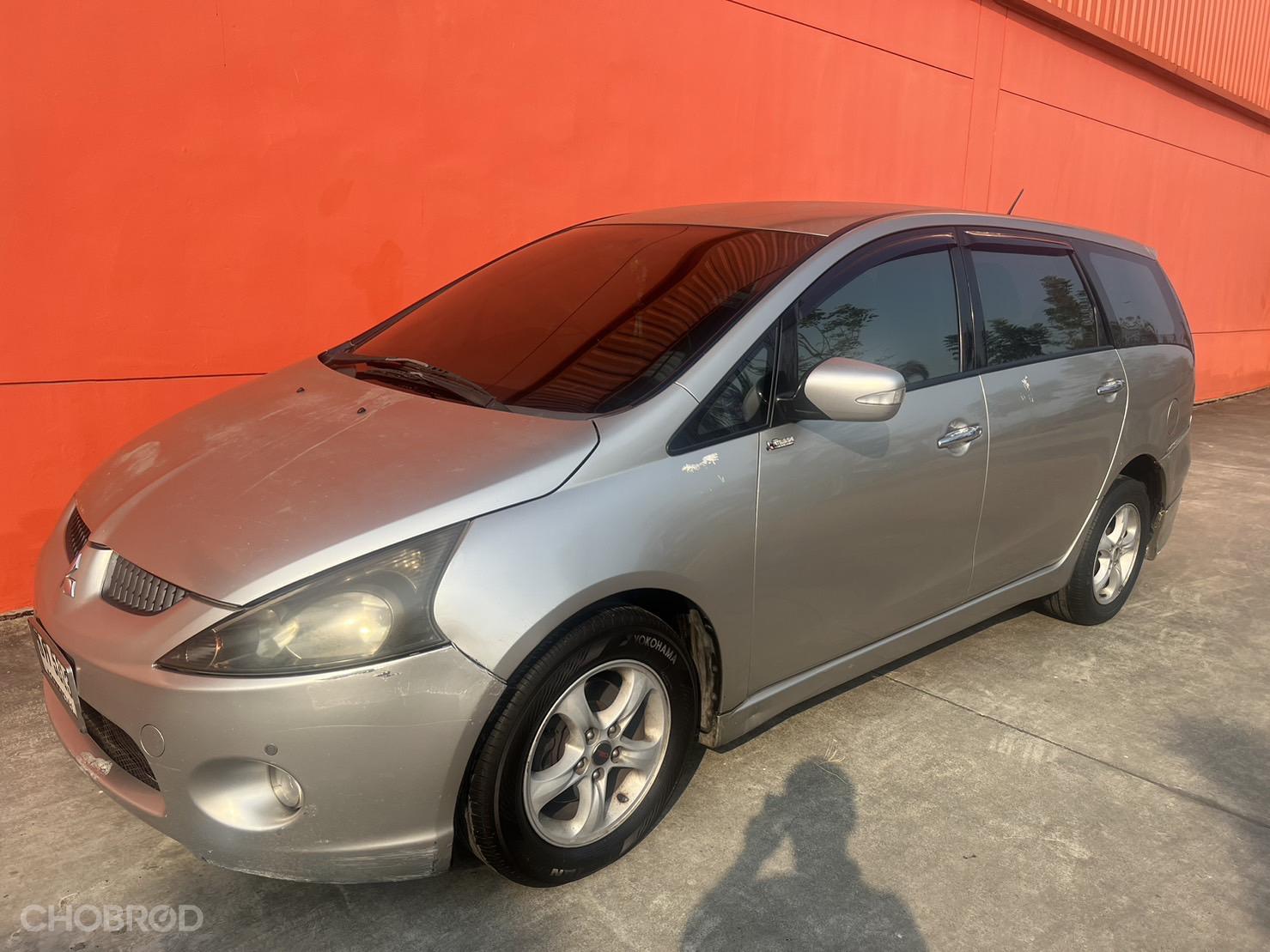 2005 Mitsubishi Space Wagon สีเทา