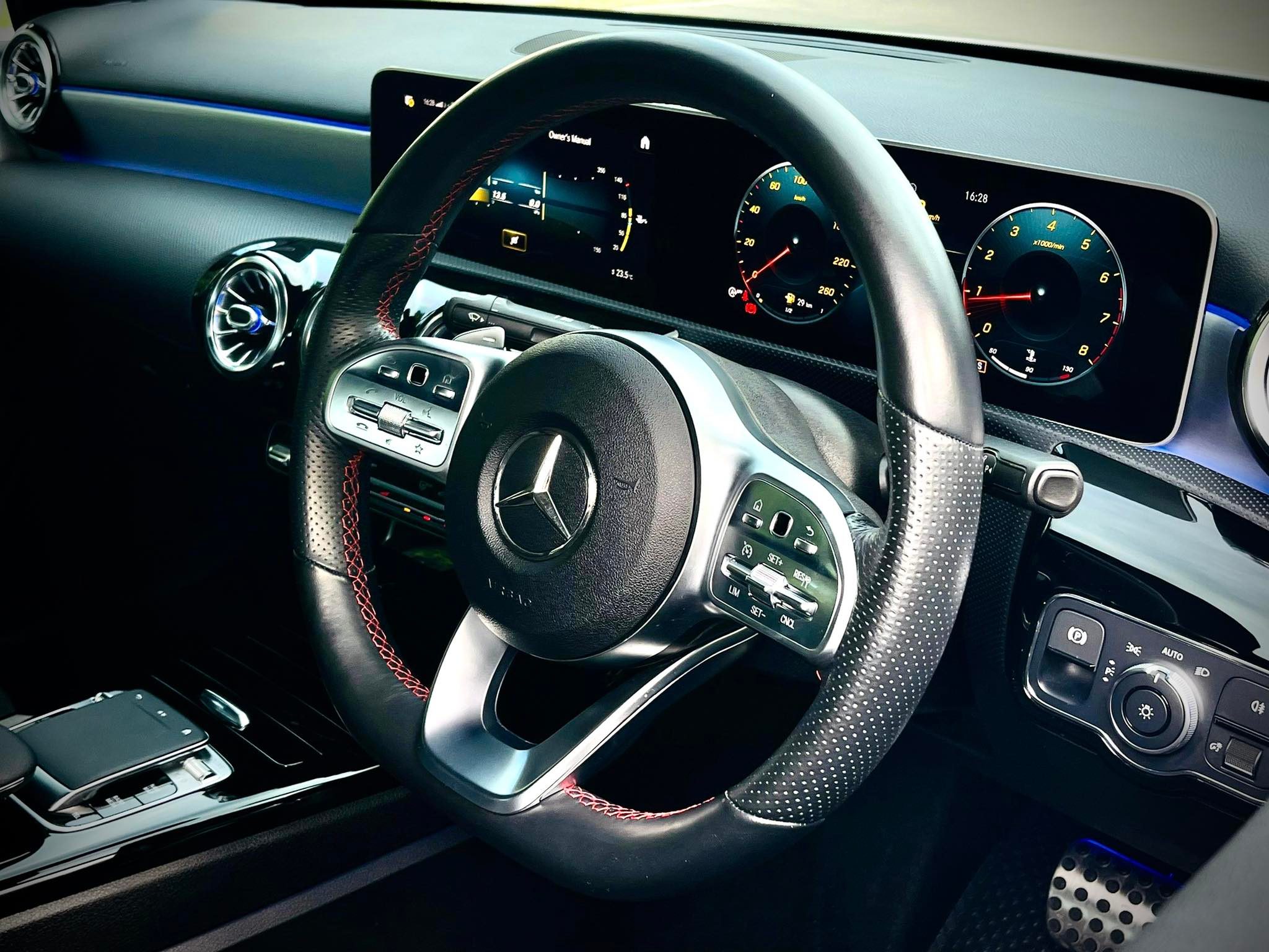 Mercedes Benz A200 AMG Dynamic คำเดียวเลยนะ โคตรสวยคะ (รูปที่ 18)