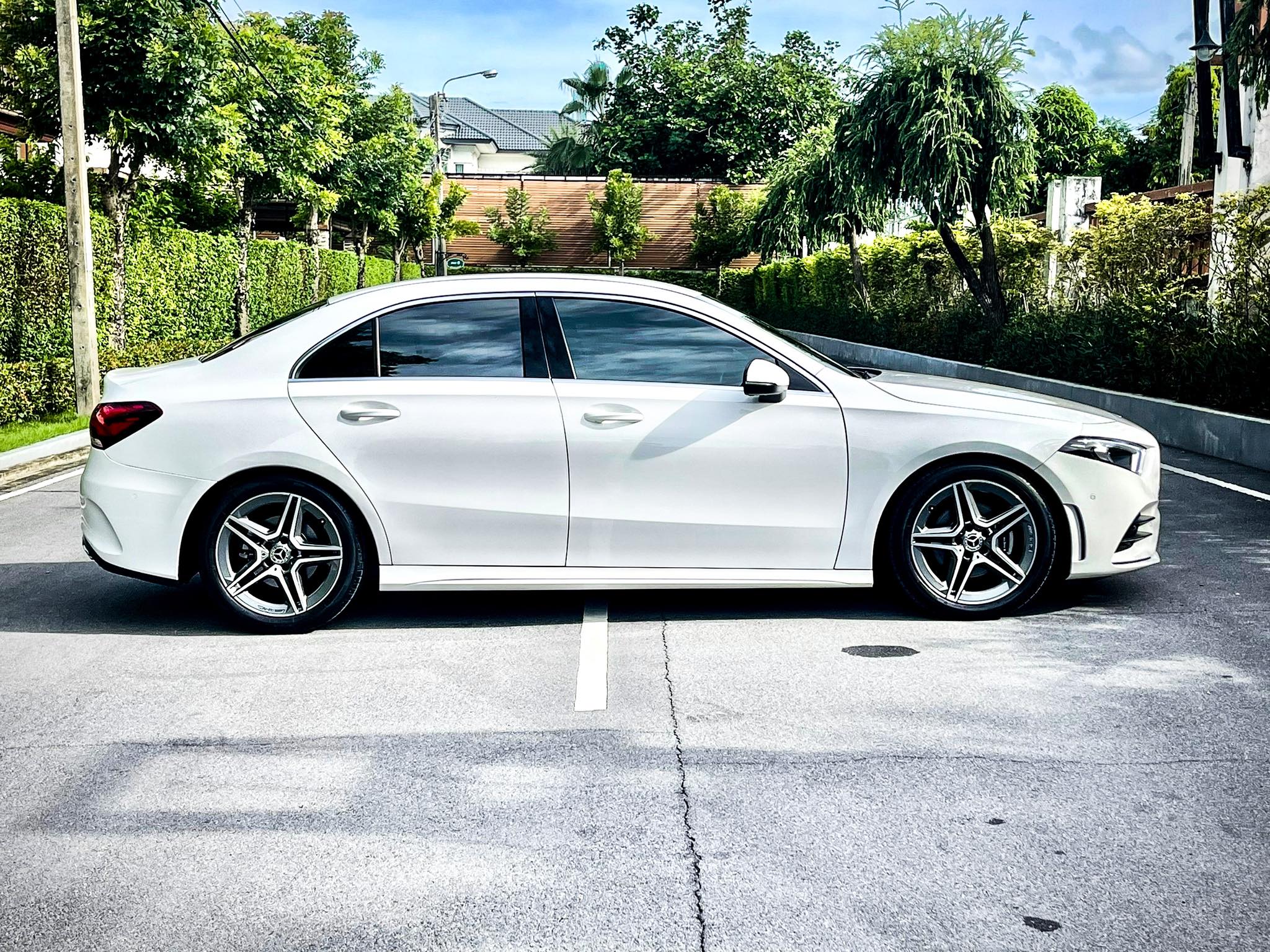 Mercedes Benz A200 AMG Dynamic คำเดียวเลยนะ โคตรสวยคะ (รูปที่ 14)
