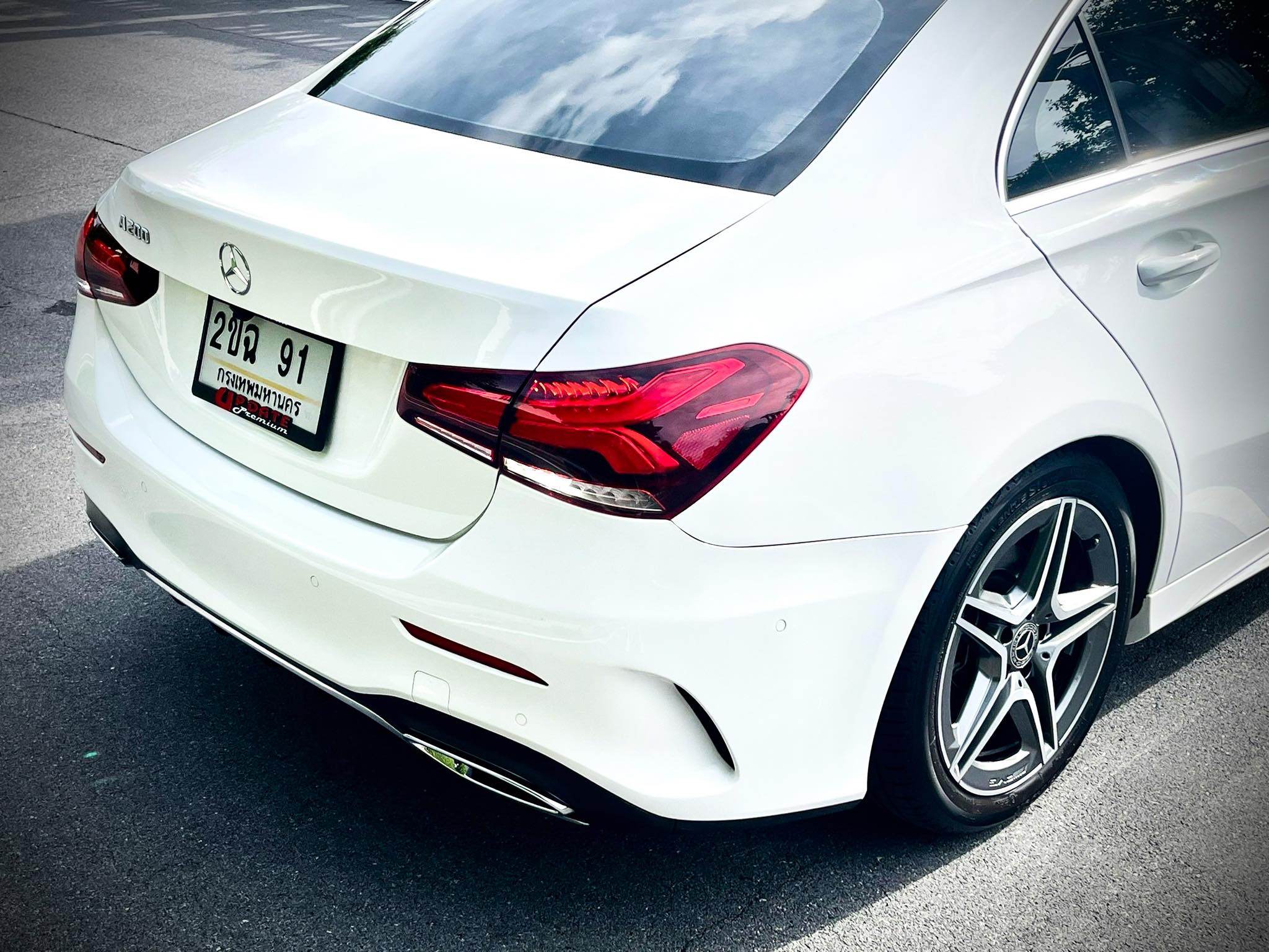 Mercedes Benz A200 AMG Dynamic คำเดียวเลยนะ โคตรสวยคะ (รูปที่ 8)