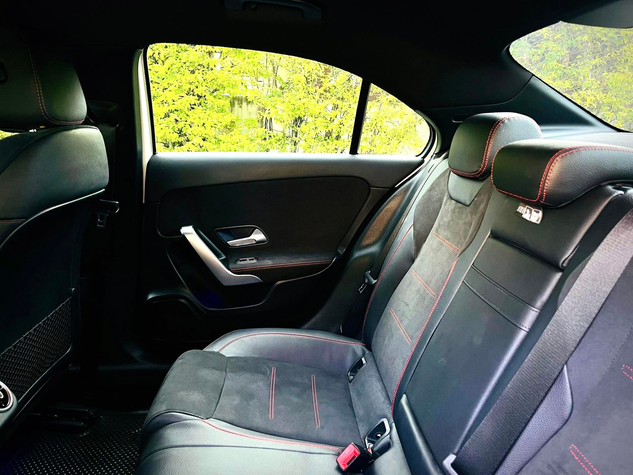 Mercedes Benz A200 AMG Dynamic คำเดียวเลยนะ โคตรสวยคะ (รูปที่ 41)