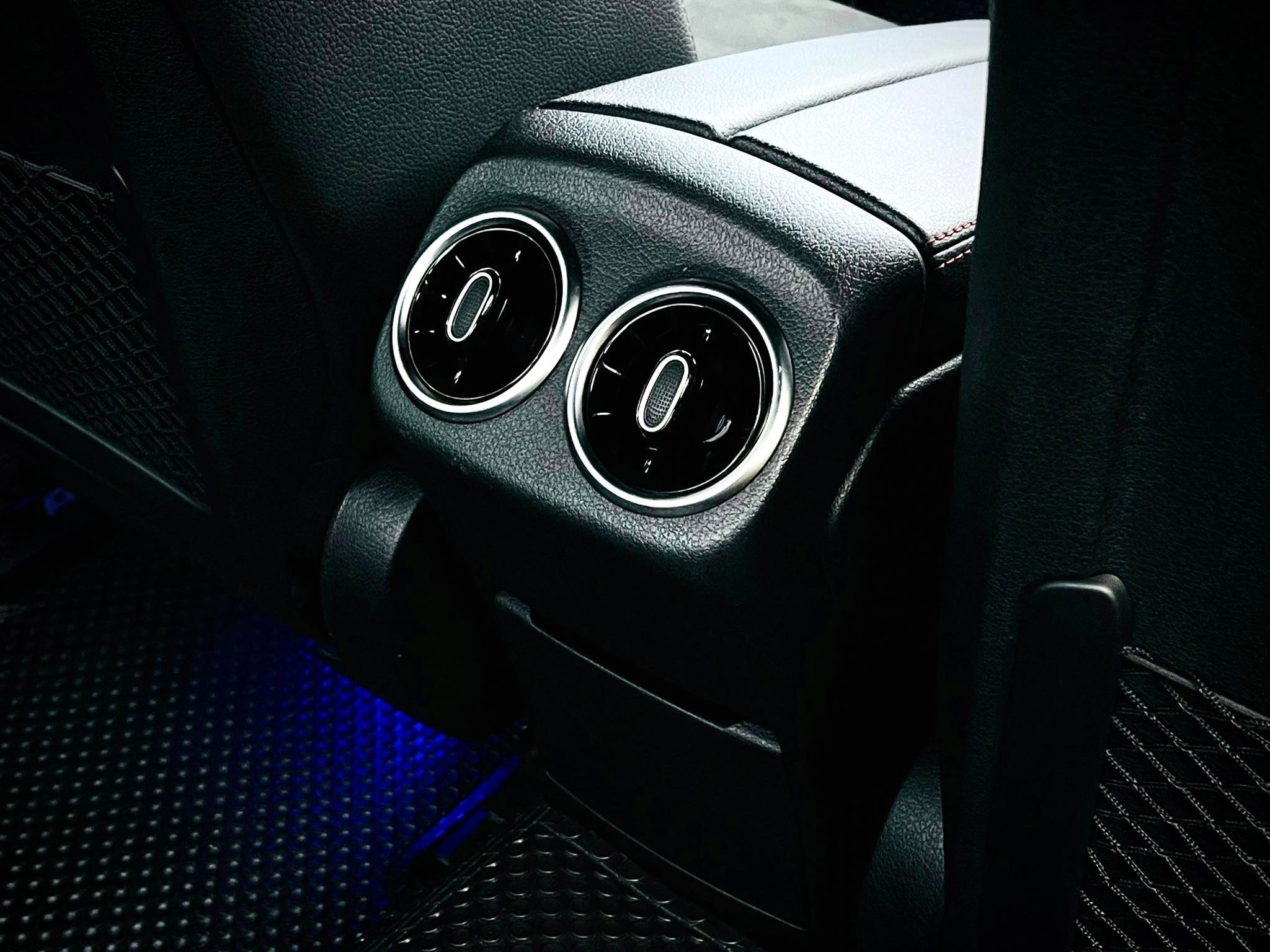 Mercedes Benz A200 AMG Dynamic คำเดียวเลยนะ โคตรสวยคะ (รูปที่ 44)