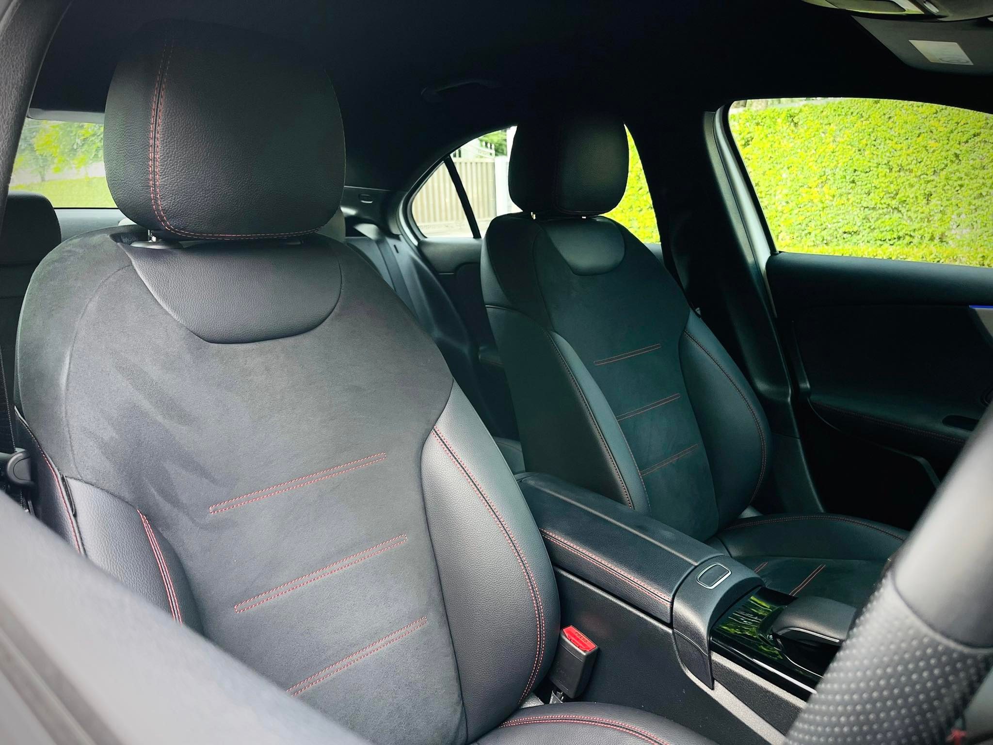 Mercedes Benz A200 AMG Dynamic คำเดียวเลยนะ โคตรสวยคะ (รูปที่ 32)