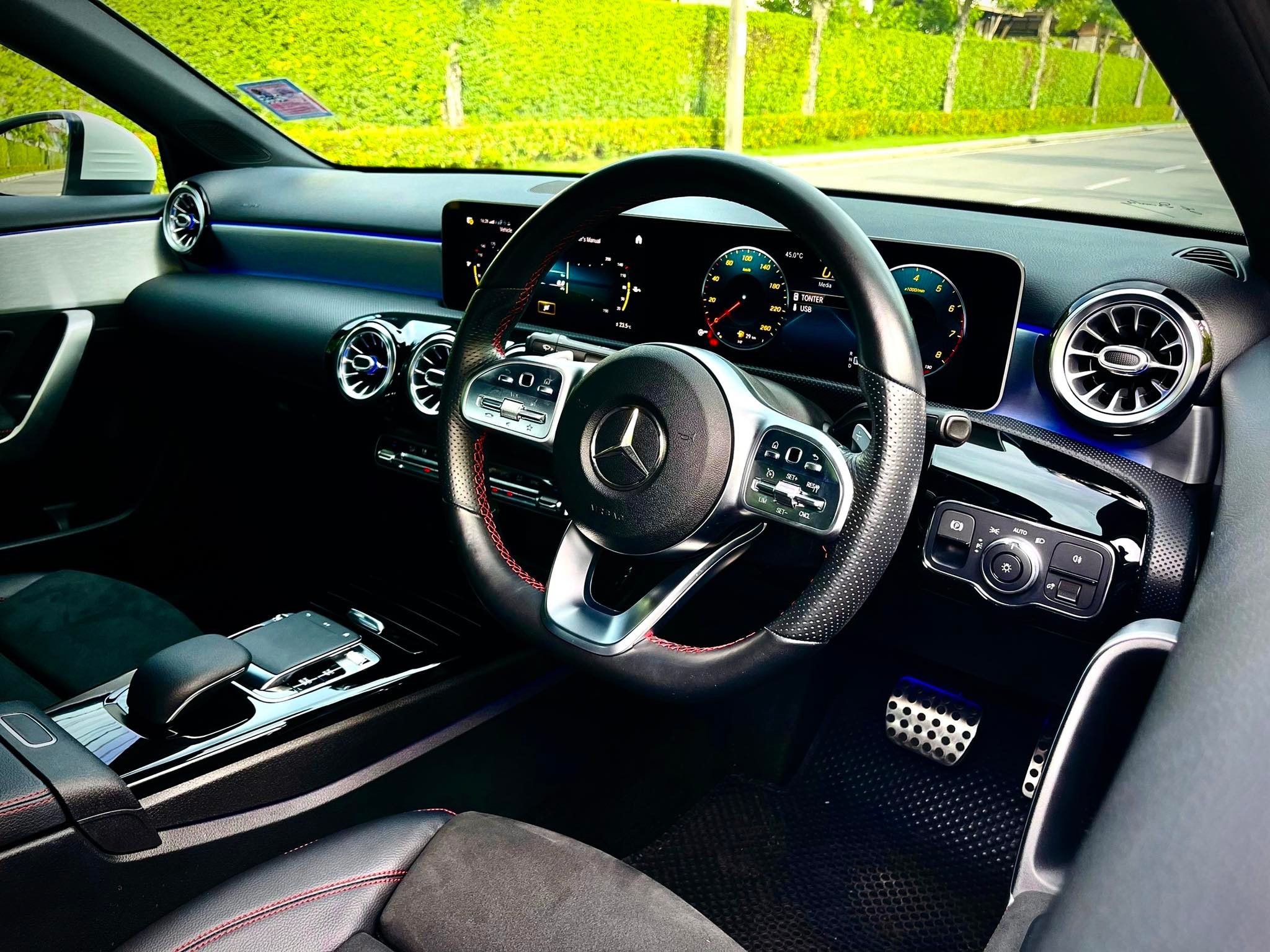 Mercedes Benz A200 AMG Dynamic คำเดียวเลยนะ โคตรสวยคะ (รูปที่ 28)