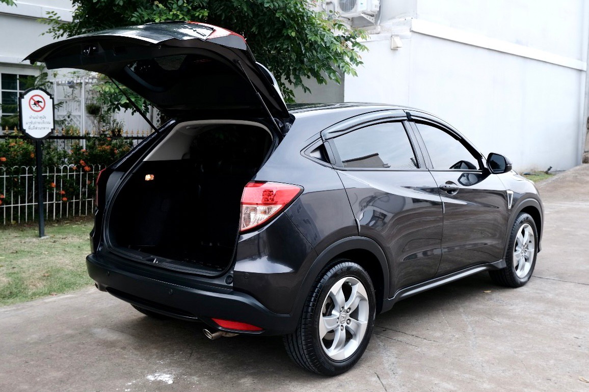 Honda HR-V 1.8E ปี2015 สีเทา ออโต้ เบนซิน ไมล์ 120,000 กม. (รูปที่ 9)