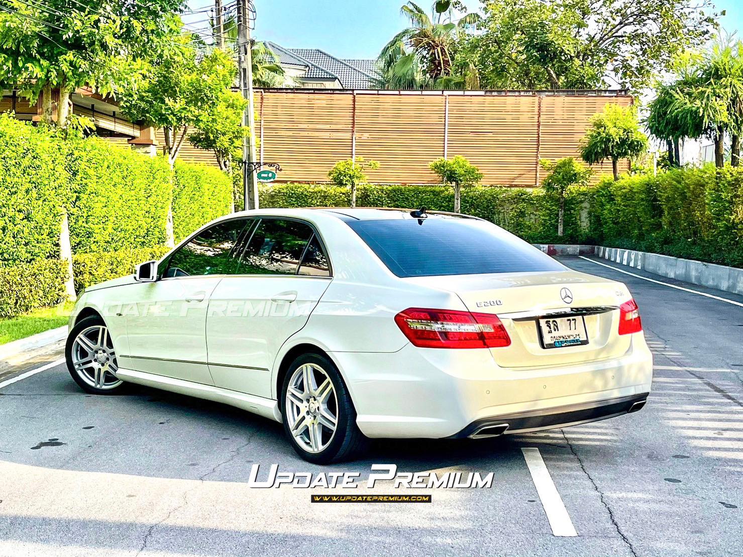 Mercedes Benz E200 AMG 7เกียร์ คันนี้อย่ากระพริบตาจริงๆคะ