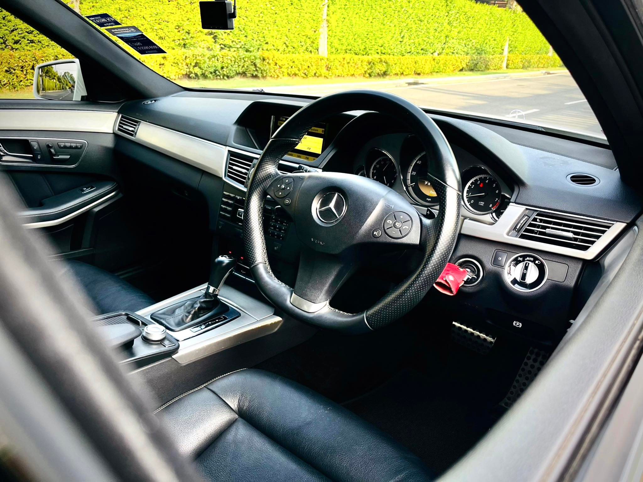 Mercedes Benz E200 AMG 7เกียร์ คันนี้อย่ากระพริบตาจริงๆคะ (รูปที่ 22)