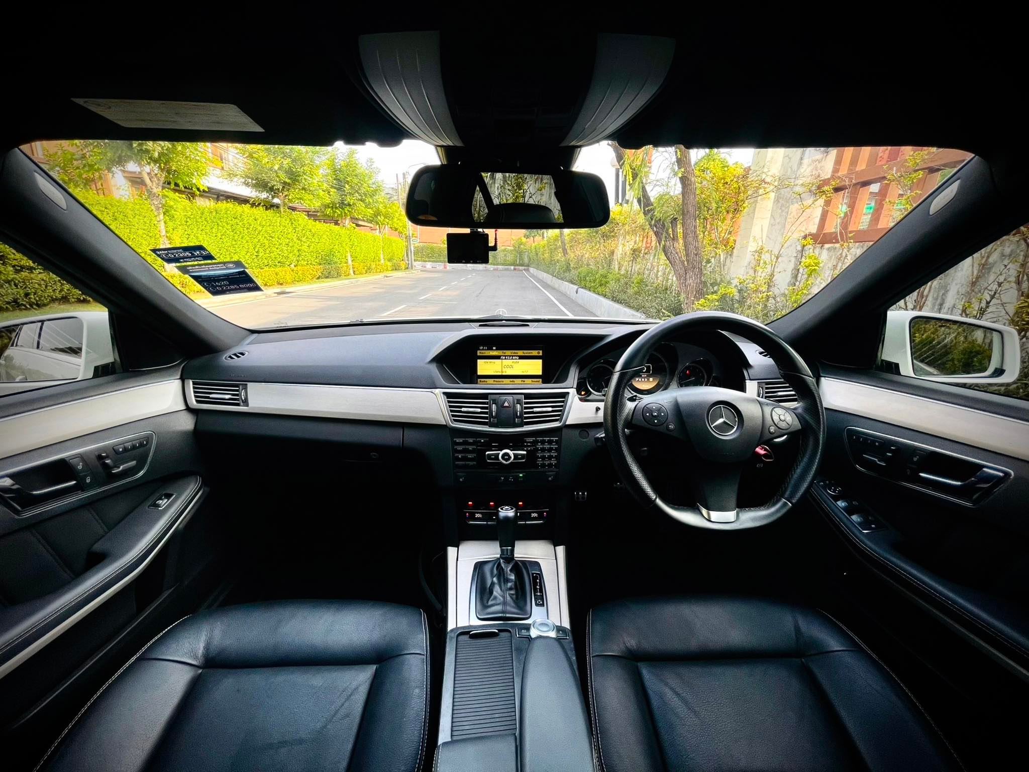 Mercedes Benz E200 AMG 7เกียร์ คันนี้อย่ากระพริบตาจริงๆคะ (รูปที่ 13)