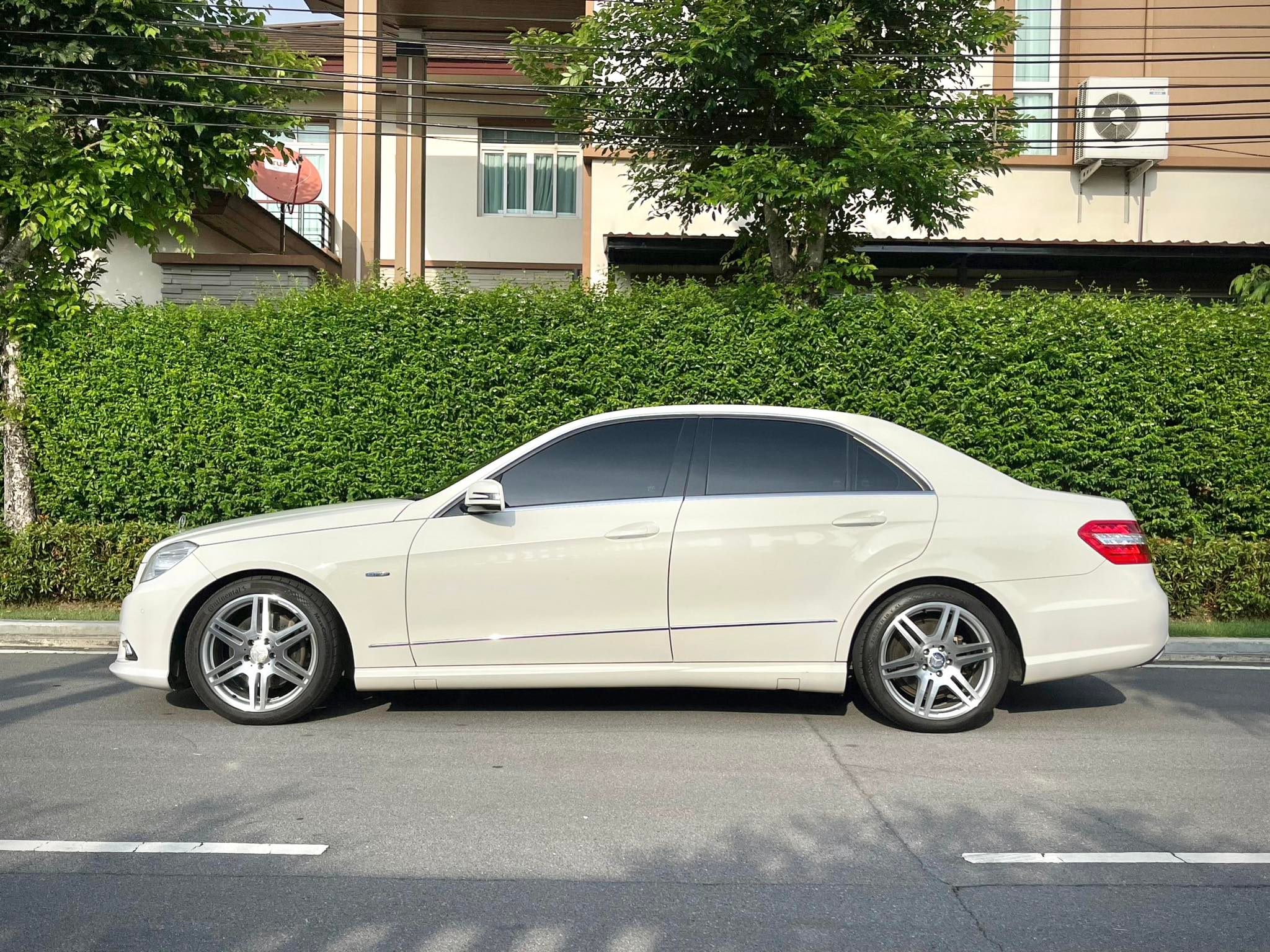 Mercedes Benz E200 AMG 7เกียร์ คันนี้อย่ากระพริบตาจริงๆคะ