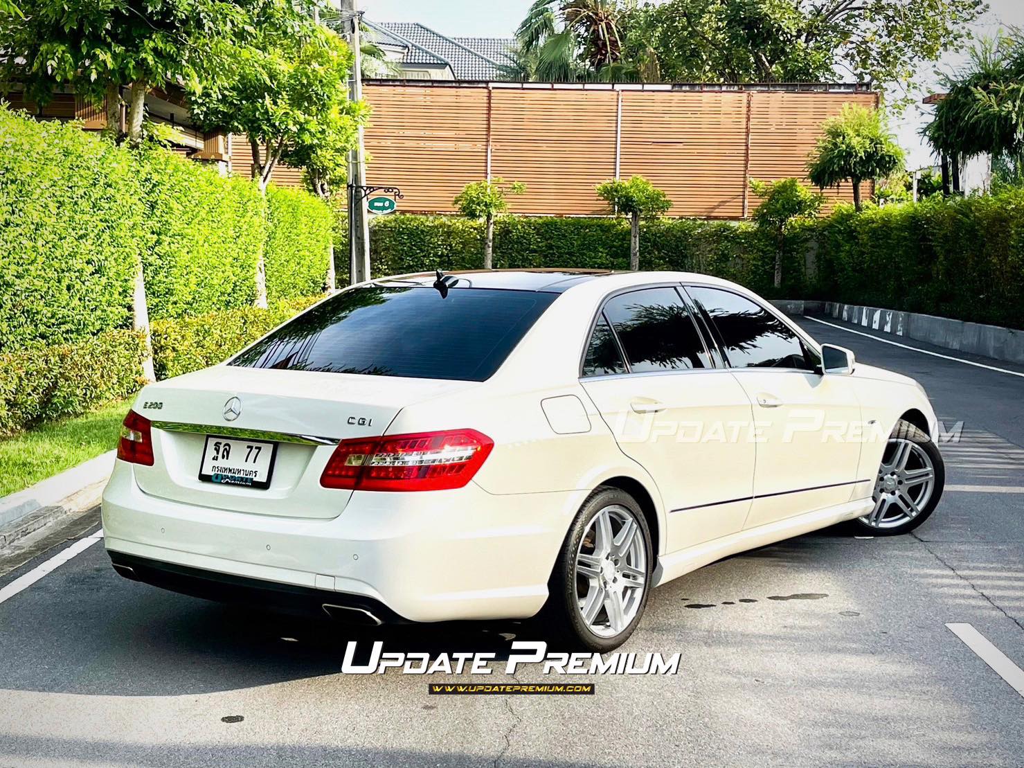 Mercedes Benz E200 AMG 7เกียร์ คันนี้อย่ากระพริบตาจริงๆคะ (รูปที่ 4)