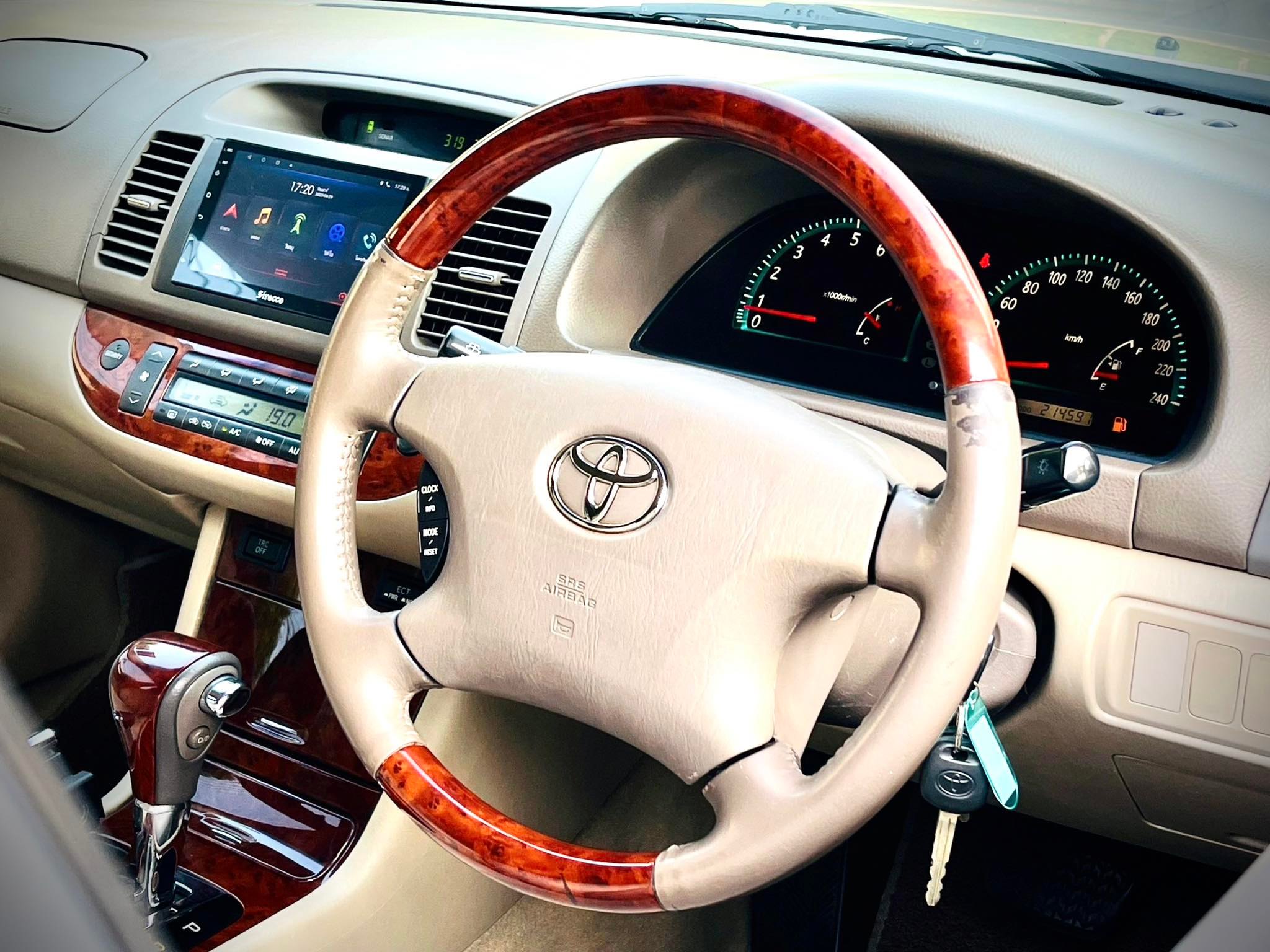 Toyota Camry 2.4Q DVD TOP สุด คิดว่าน่าจะคันเดียวในไทย ที่โคตรสวย จริงๆ