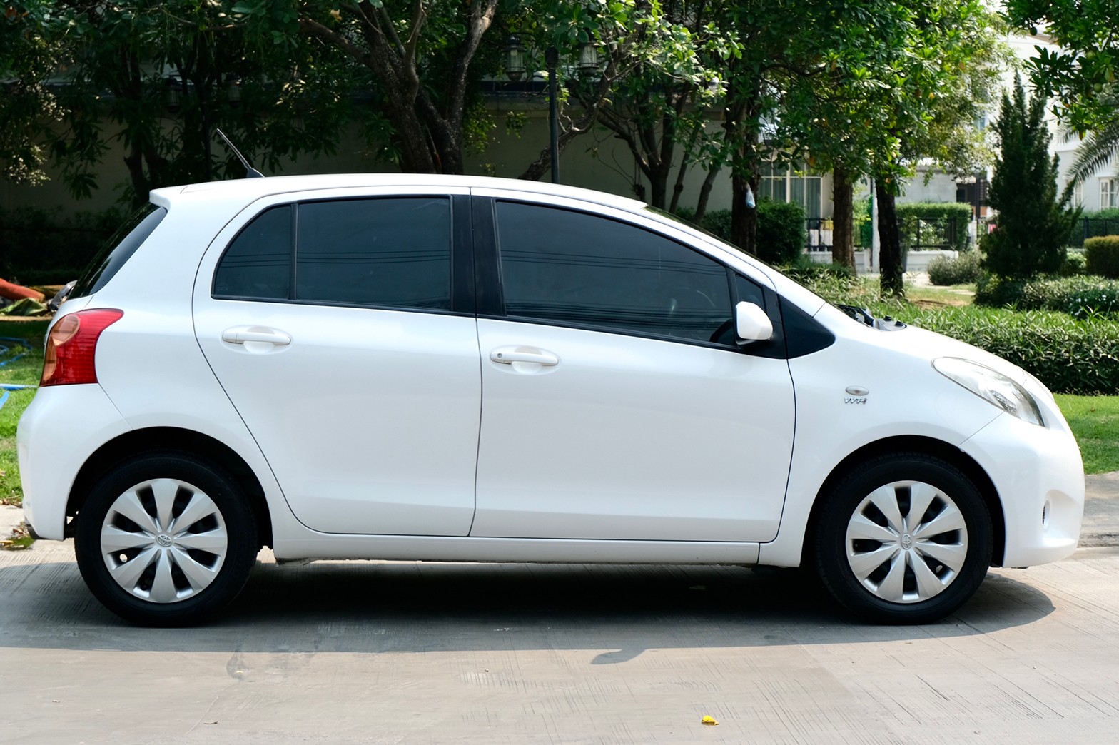 Toyota Yaris 1.5 J ปี: 2013 สี: ขาว เครื่อง: เบนซิน เกียร์: ออโต้ ไมล์: 14x,xxx กม