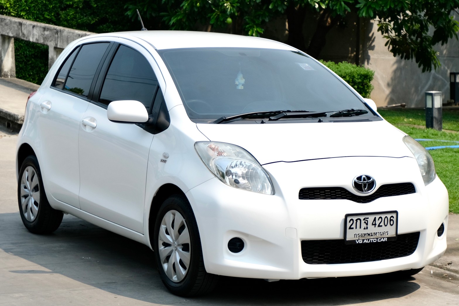 Toyota Yaris 1.5 J ปี: 2013 สี: ขาว เครื่อง: เบนซิน เกียร์: ออโต้ ไมล์: 14x,xxx กม