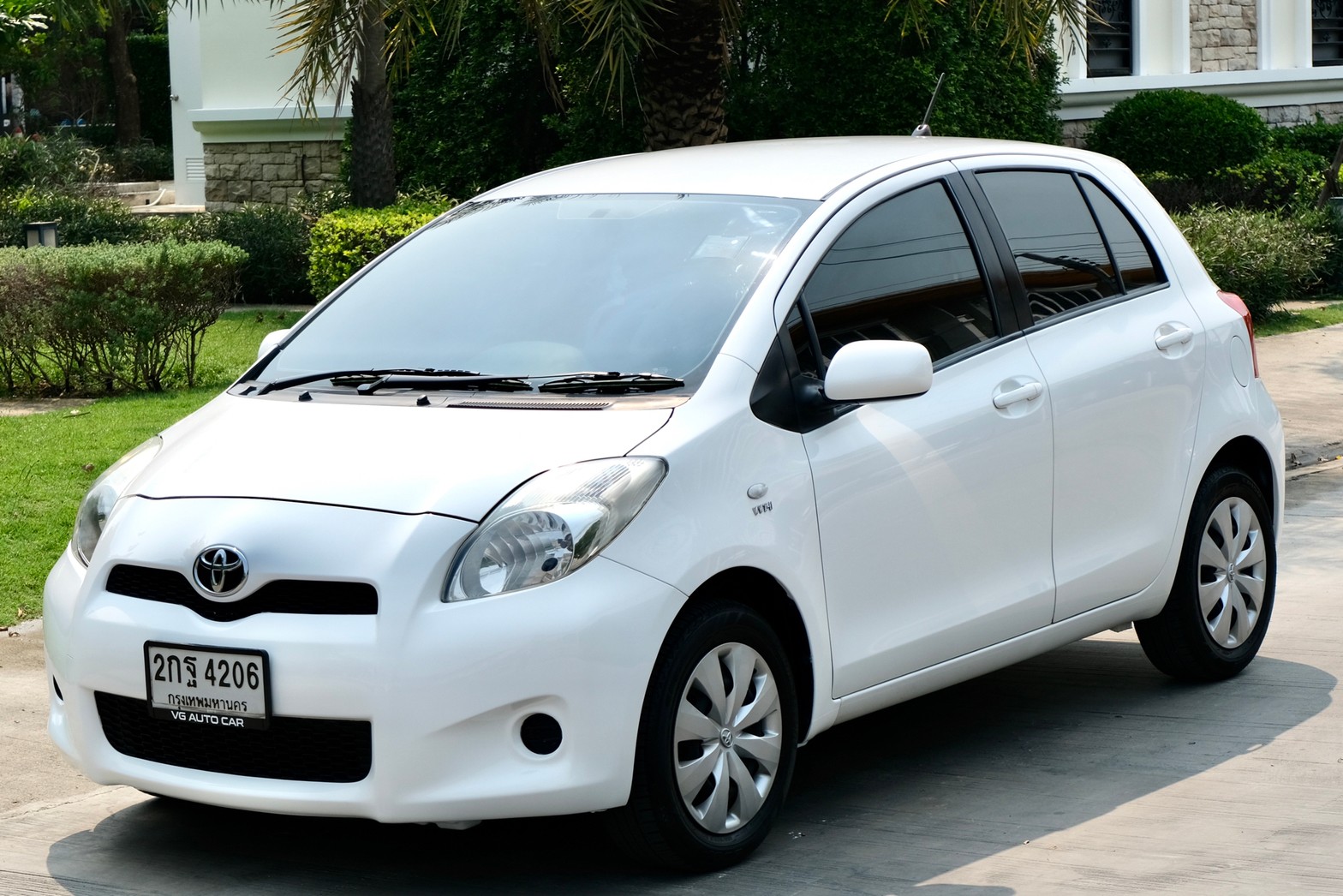 Toyota Yaris 1.5 J ปี: 2013 สี: ขาว เครื่อง: เบนซิน เกียร์: ออโต้ ไมล์: 14x,xxx กม (รูปที่ 2)