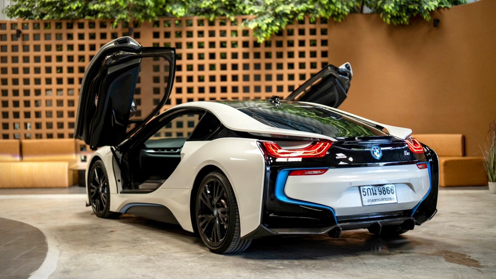 2015 BMW i8 สีขาว