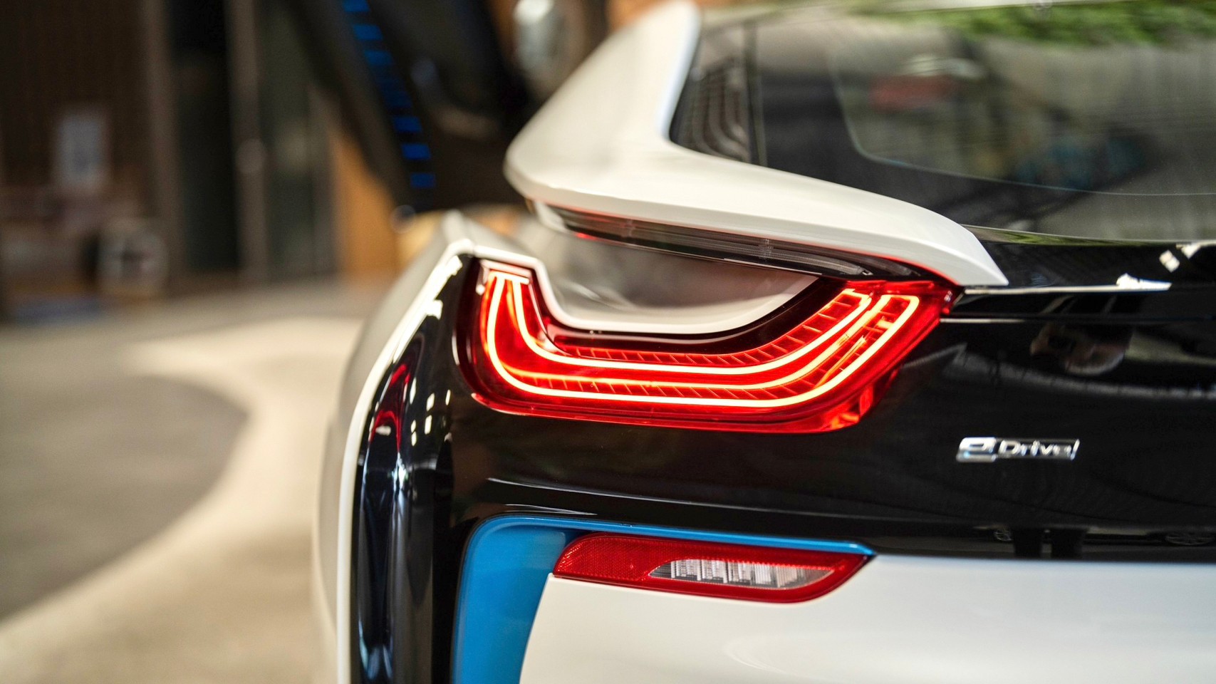2015 BMW i8 สีขาว (รูปที่ 11)