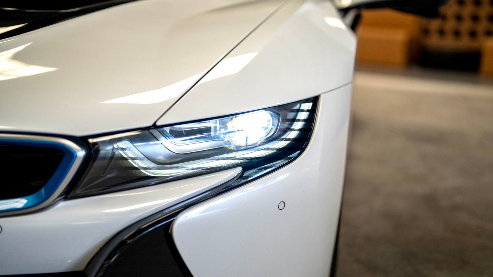 2015 BMW i8 สีขาว (รูปที่ 12)