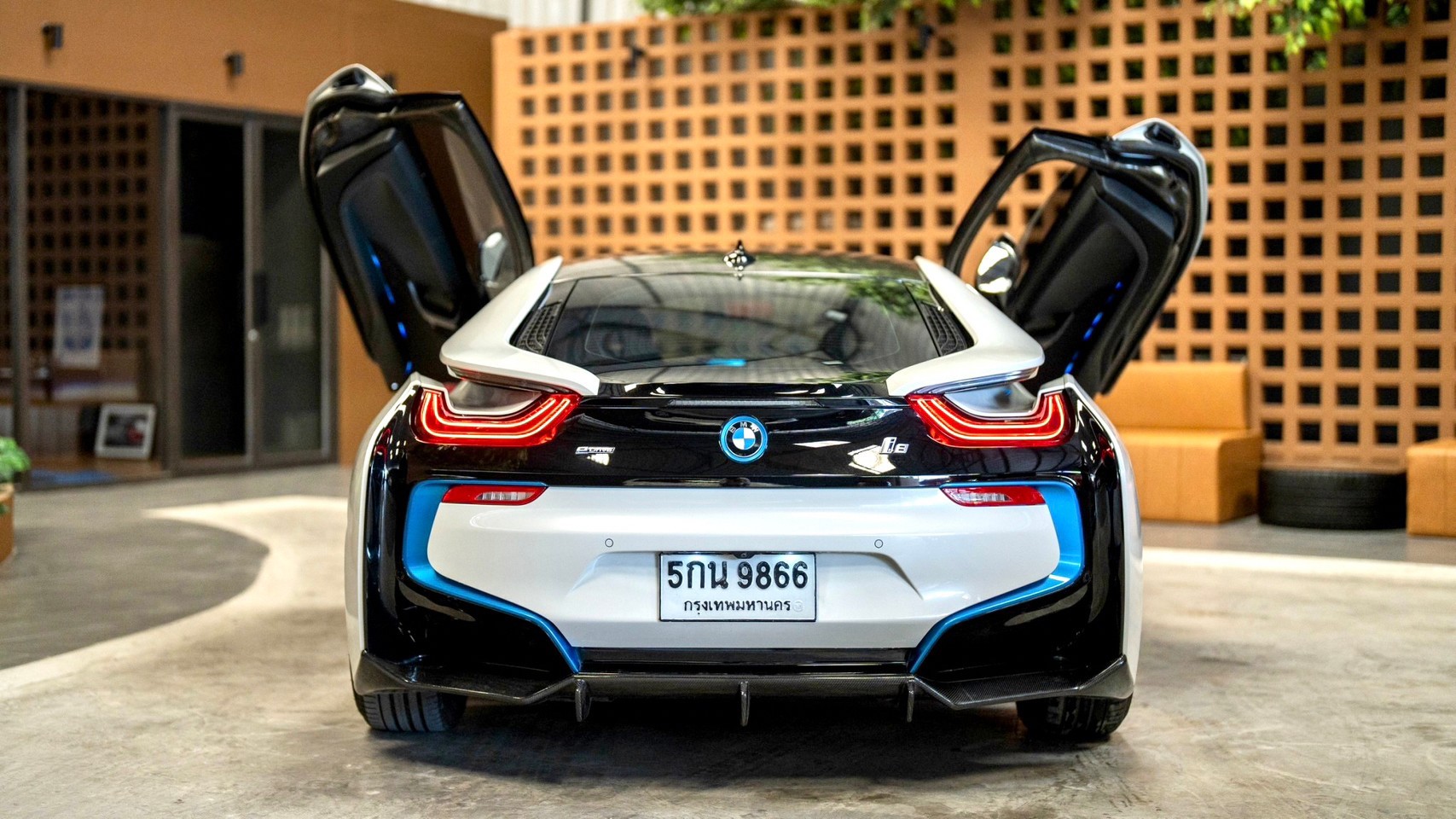 2015 BMW i8 สีขาว