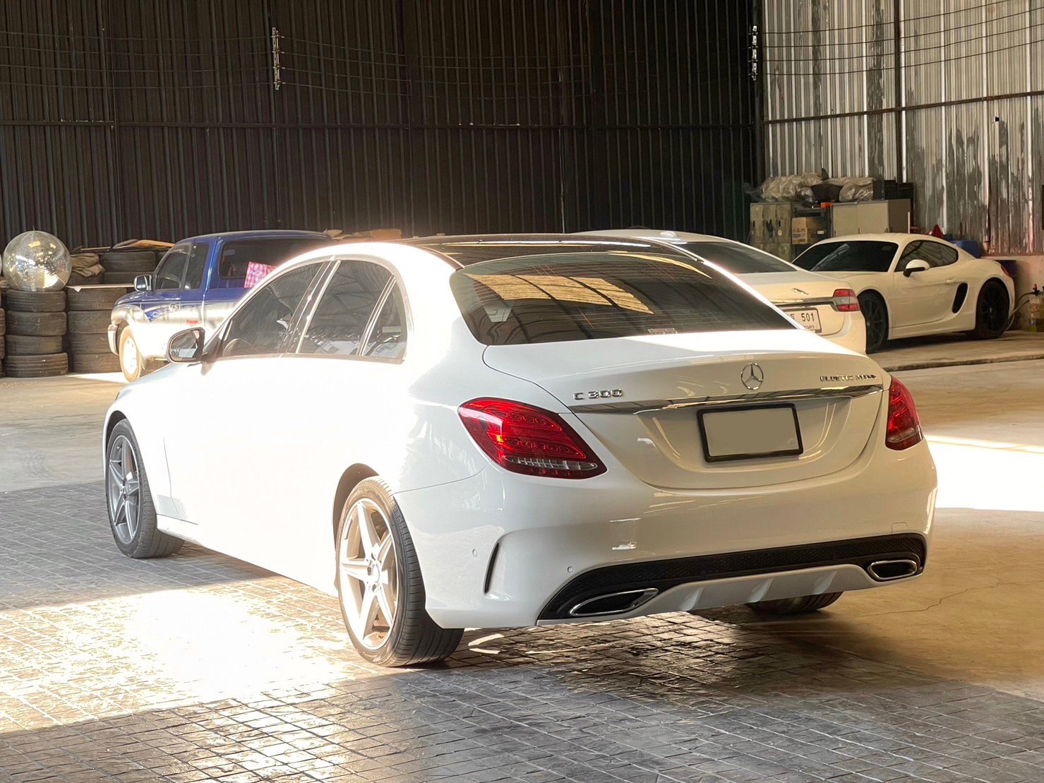 2014 Mercedes-Benz C-Class W205 C300 สีขาว (รูปที่ 7)