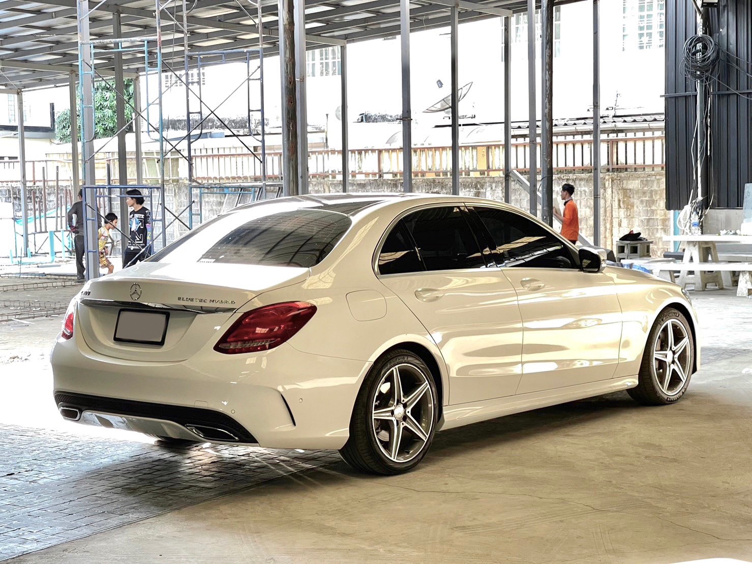 2014 Mercedes-Benz C-Class W205 C300 สีขาว (รูปที่ 8)
