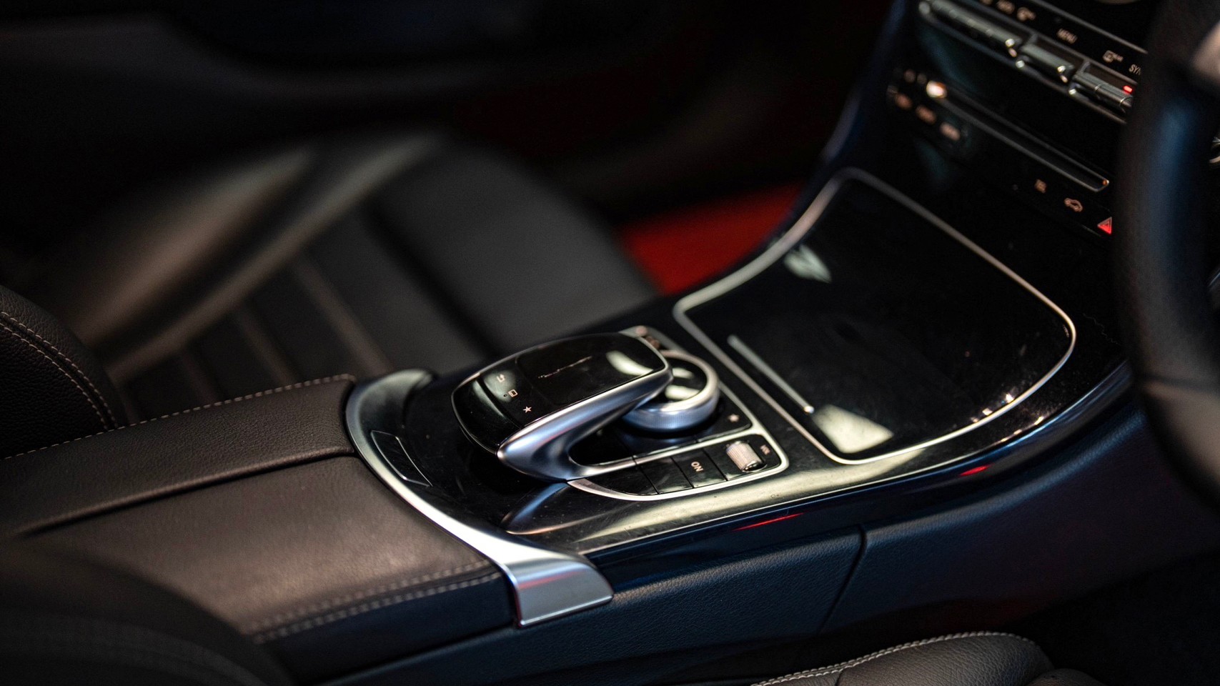 2014 Mercedes-Benz C-Class W205 C300 สีขาว (รูปที่ 5)