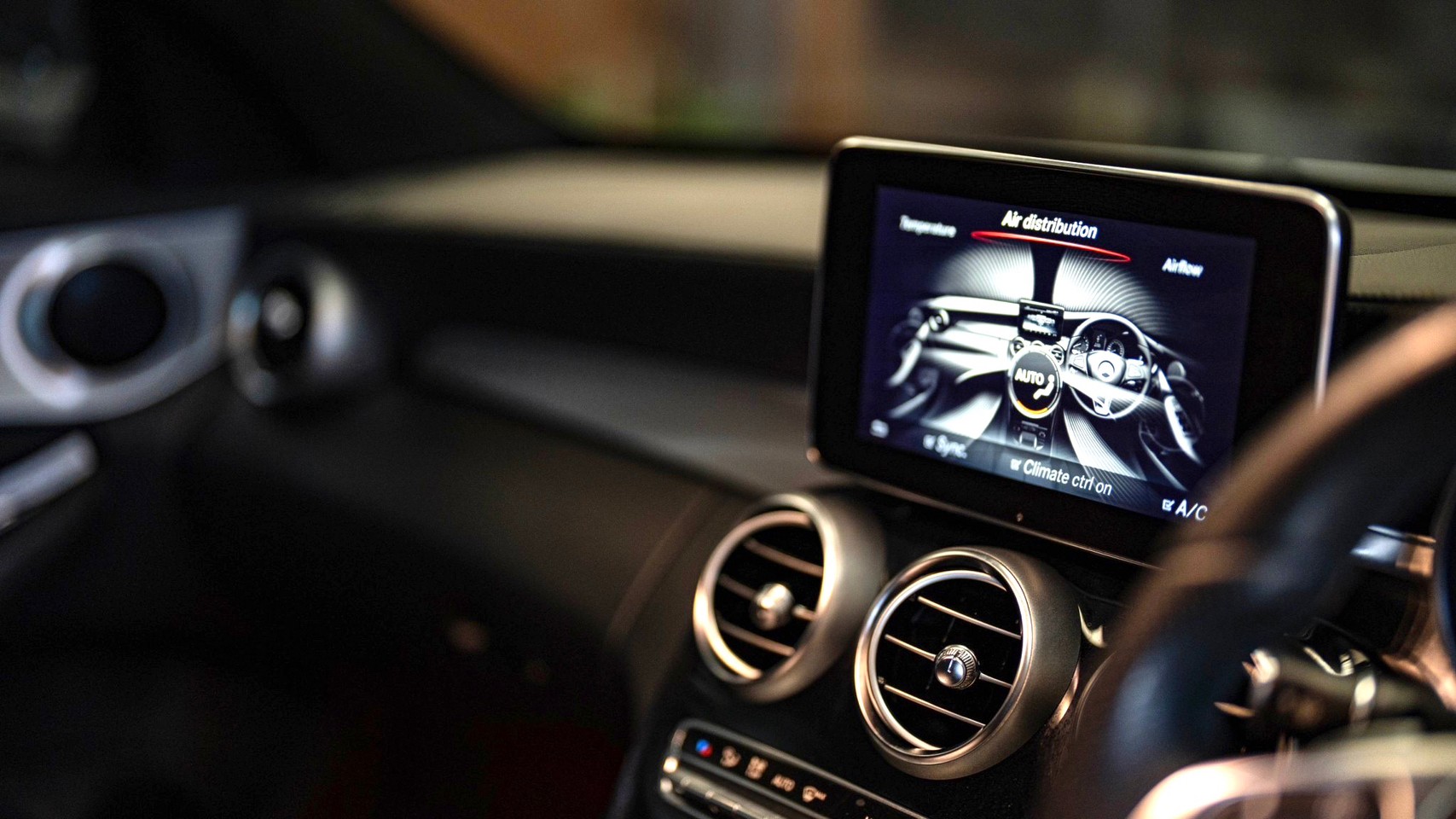 2014 Mercedes-Benz C-Class W205 C300 สีขาว (รูปที่ 4)