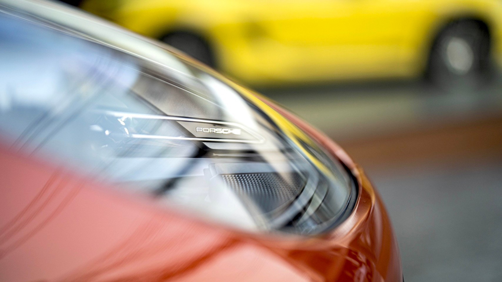 2022 Porsche Macan สีส้ม (รูปที่ 14)