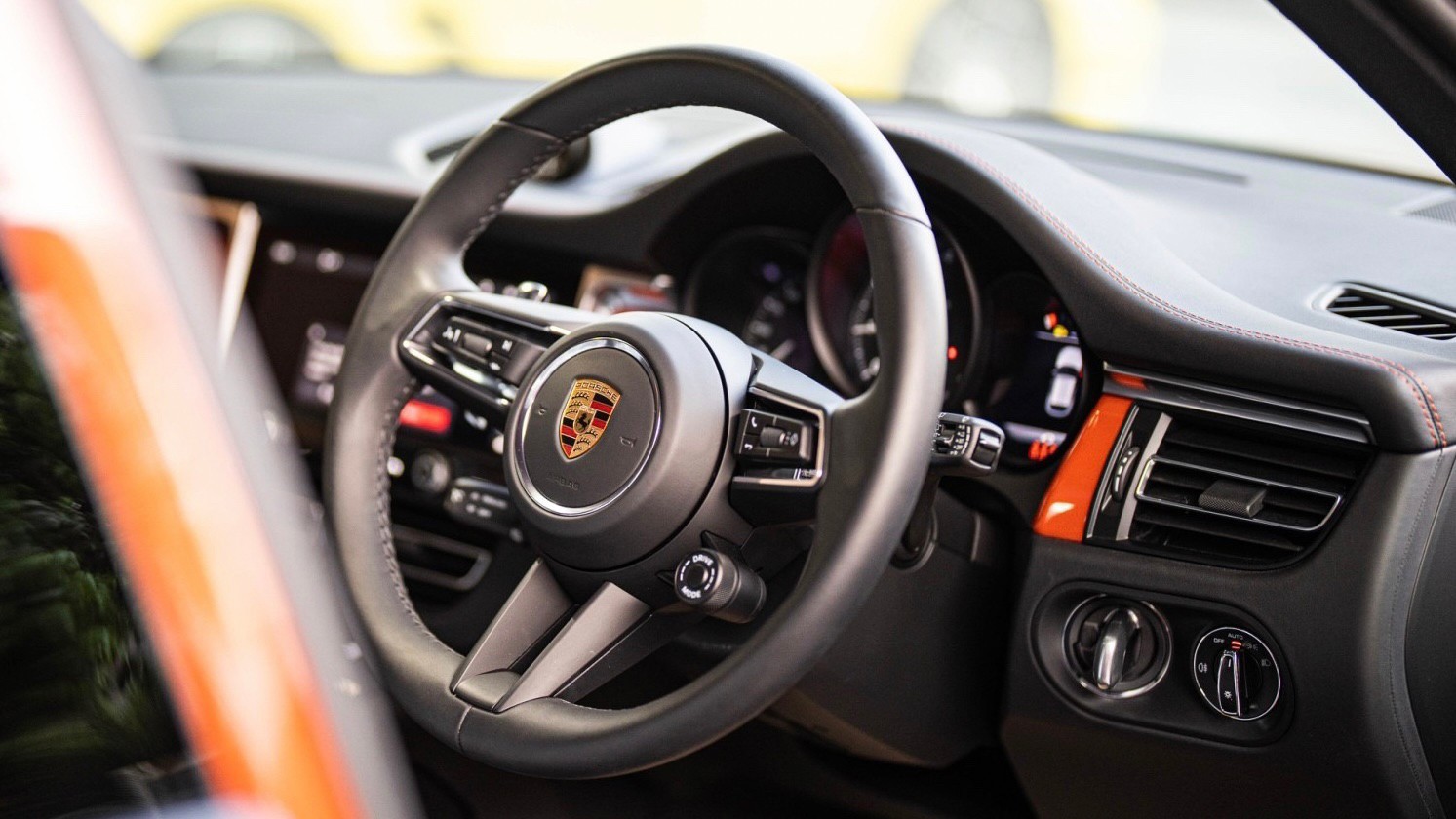 2022 Porsche Macan สีส้ม (รูปที่ 11)