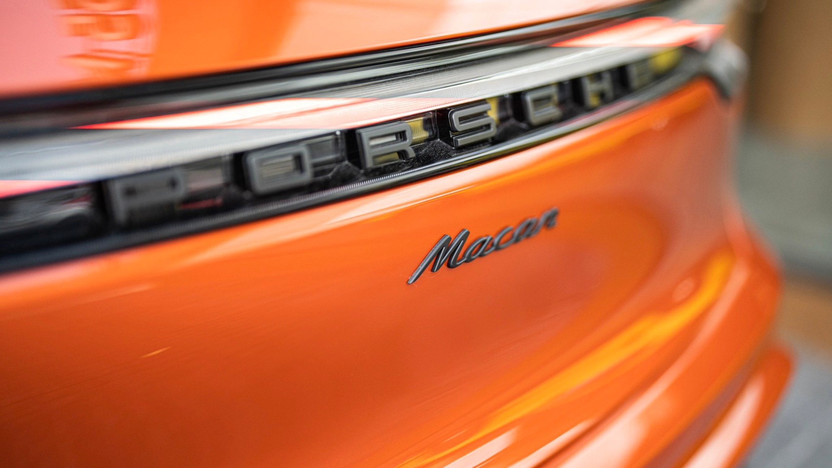 2022 Porsche Macan สีส้ม (รูปที่ 12)