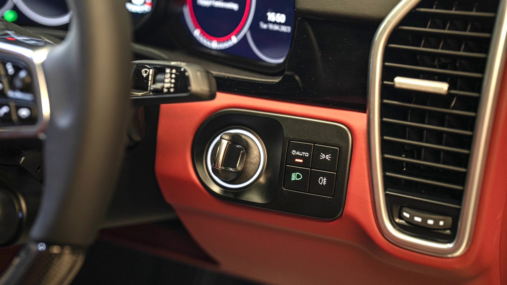 2023 Porsche Cayenne Coupe สีขาว (รูปที่ 7)