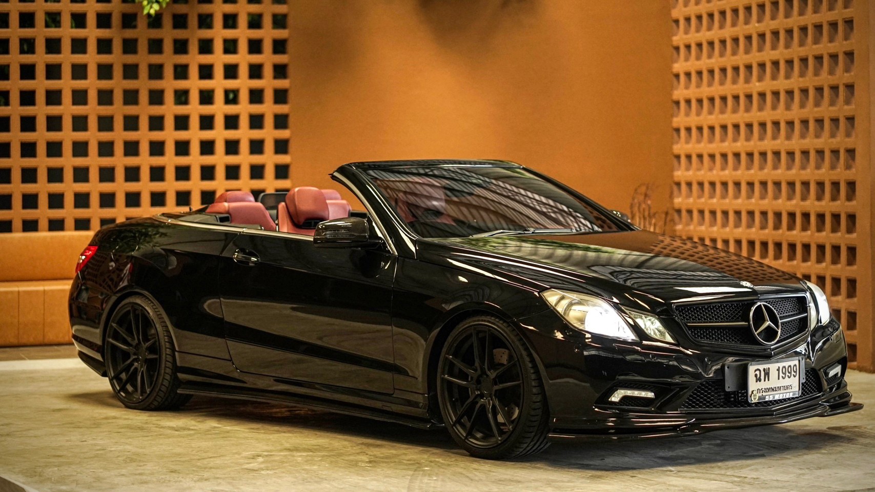 2011 Mercedes-Benz E-Class A207 E200 สีดำ