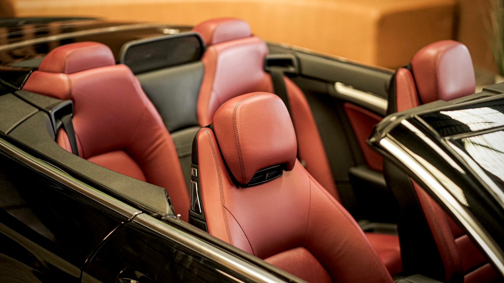 2011 Mercedes-Benz E-Class A207 E200 สีดำ (รูปที่ 2)