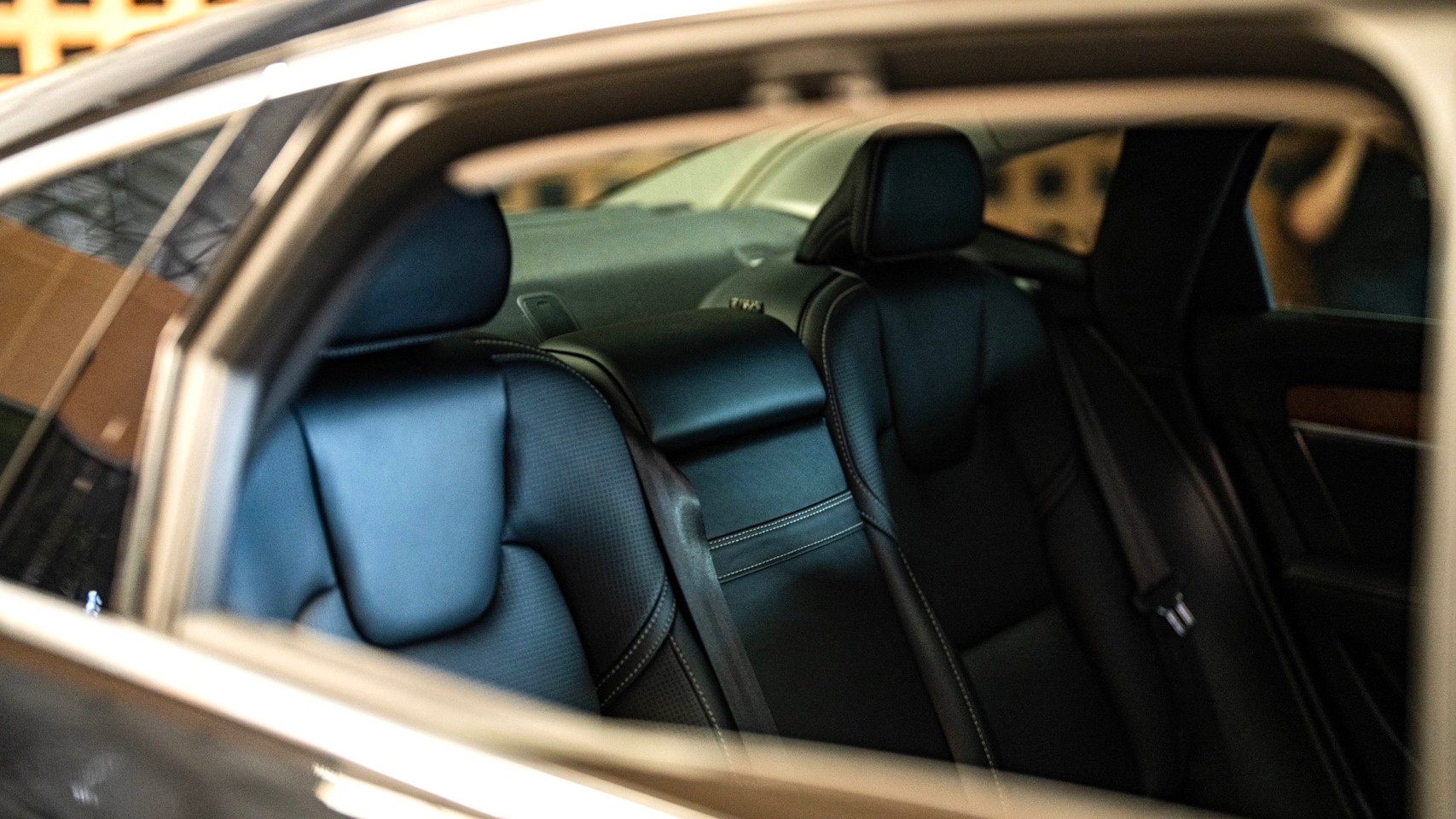 2020 Volvo S90 สีดำ (รูปที่ 5)