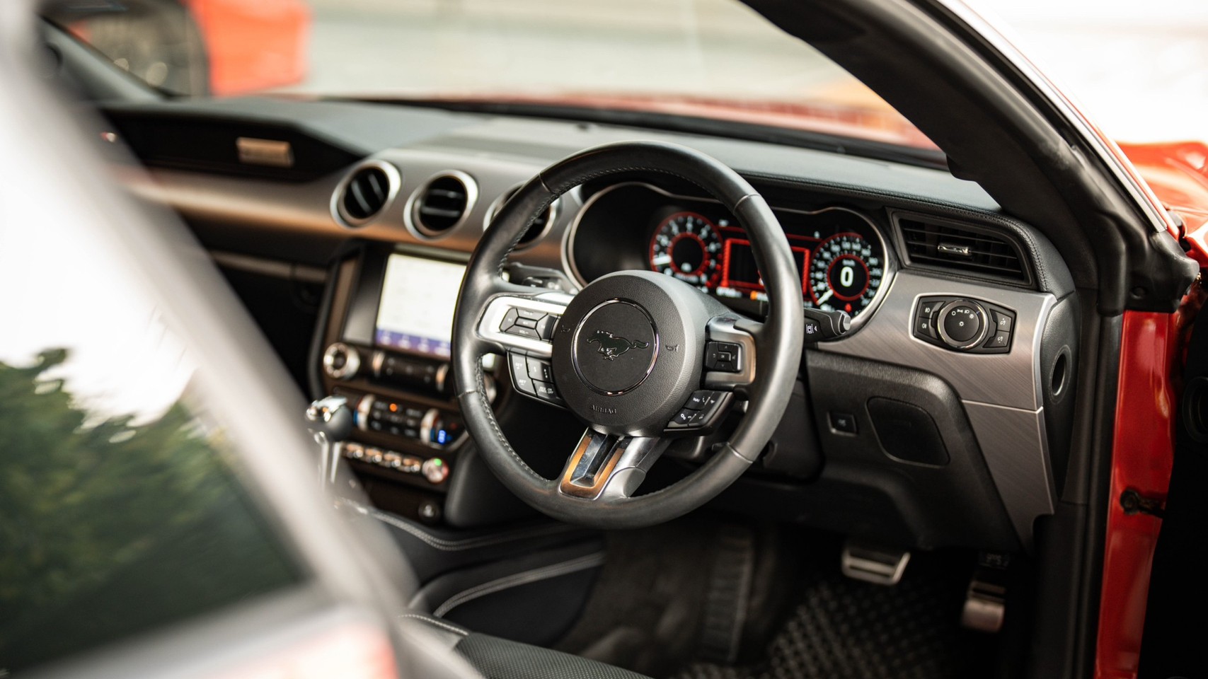 2019 Ford Mustang สีแดง (รูปที่ 9)