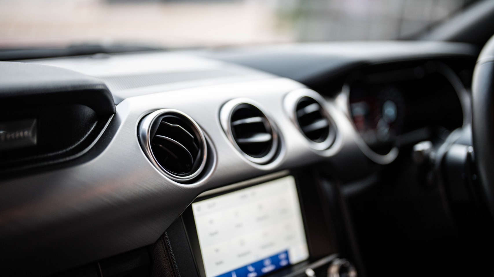 2019 Ford Mustang สีแดง (รูปที่ 3)