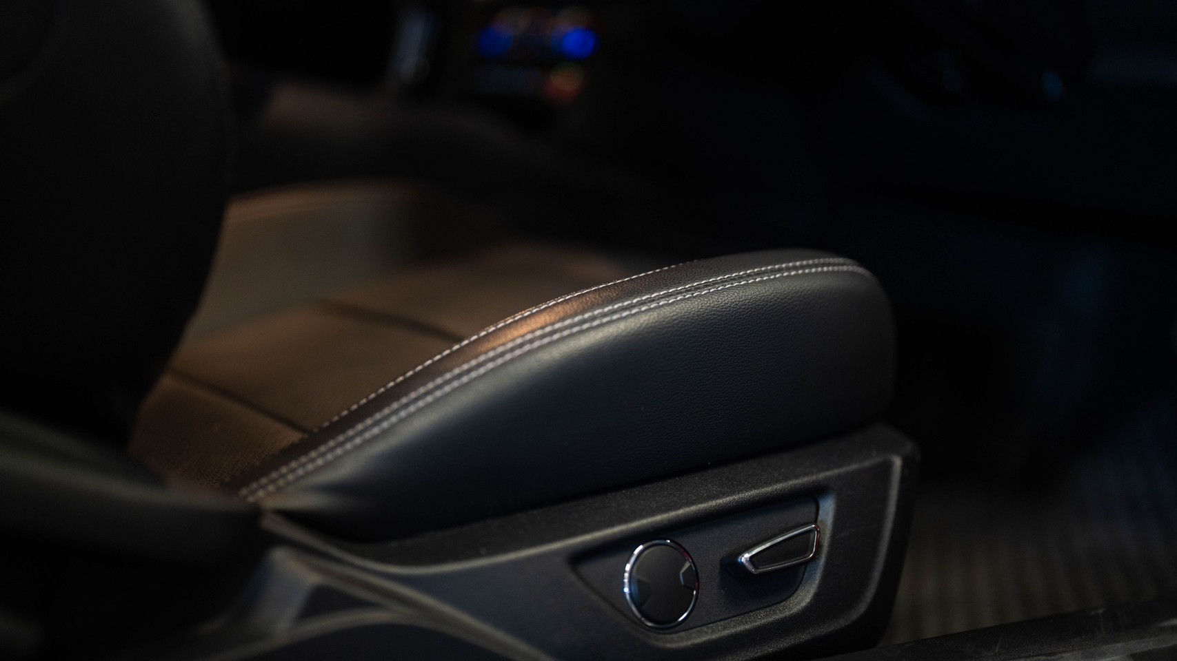 2019 Ford Mustang สีแดง (รูปที่ 10)